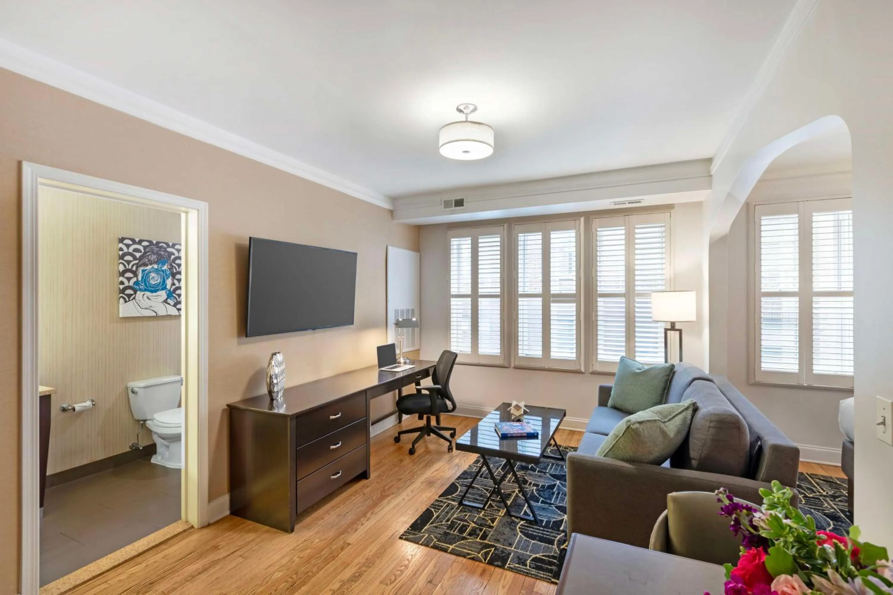 Photo of the whole room in Best Western Plus Hawthorne Terrace Hotel