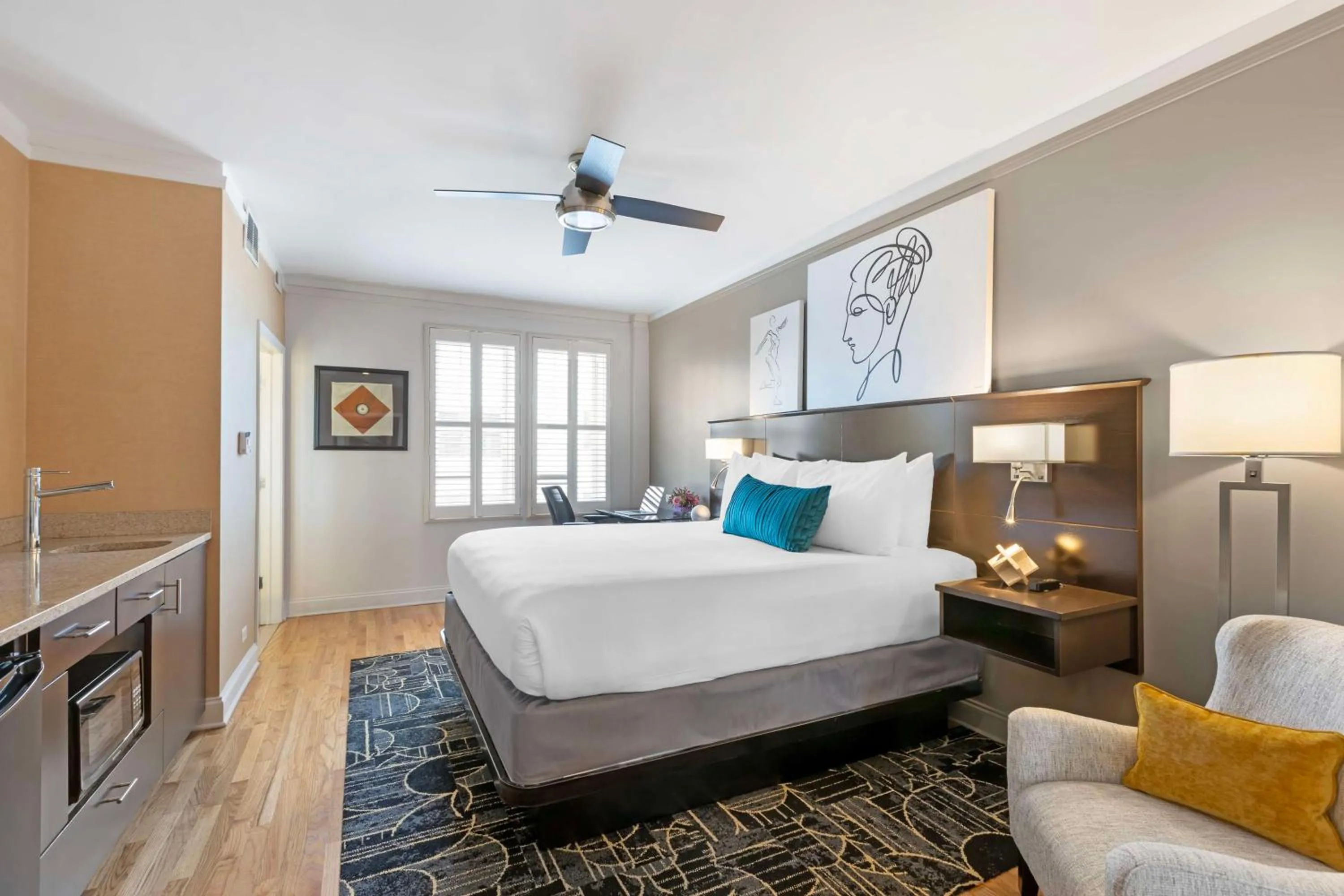 Bedroom, Bed in Best Western Plus Hawthorne Terrace Hotel