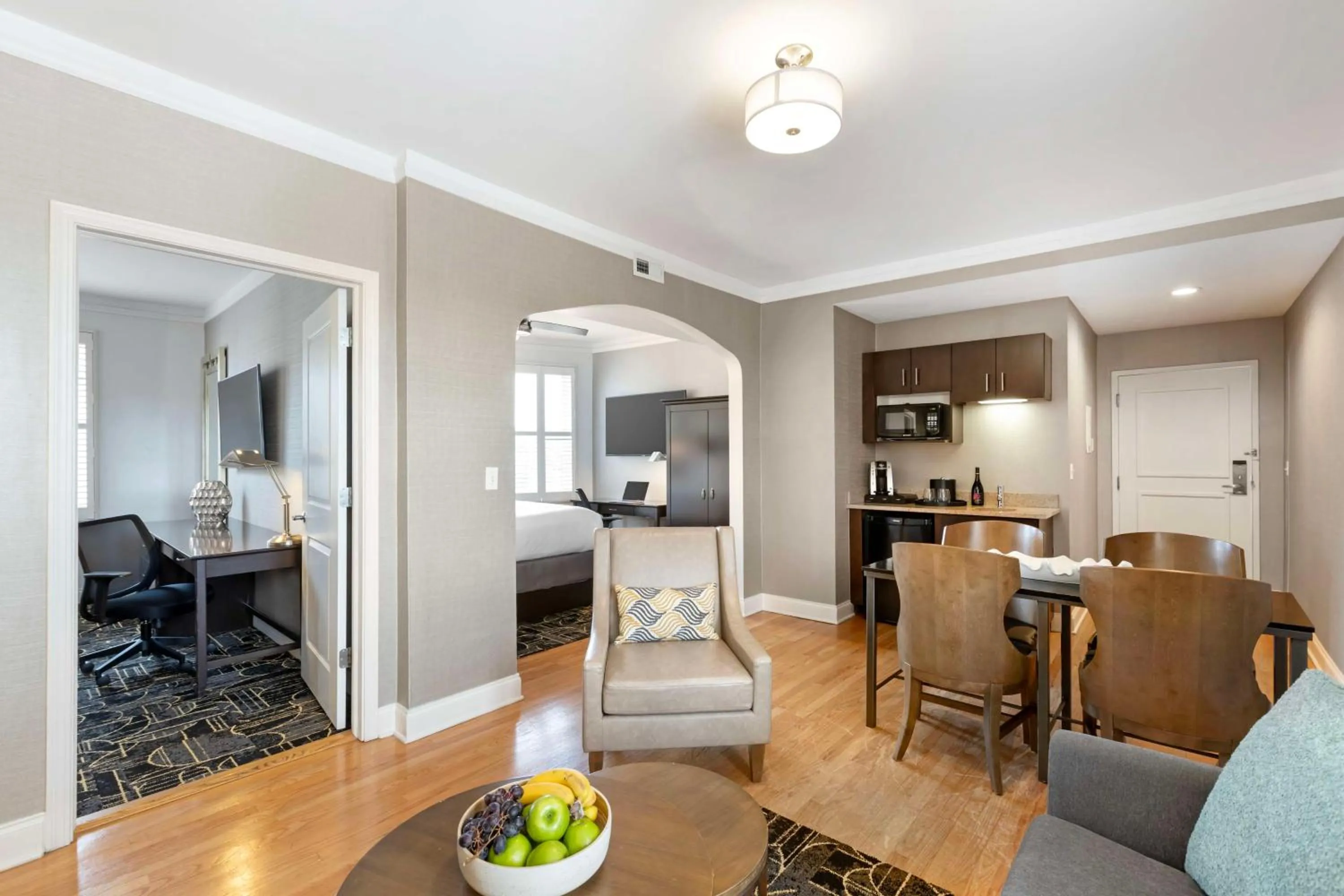 Photo of the whole room in Best Western Plus Hawthorne Terrace Hotel