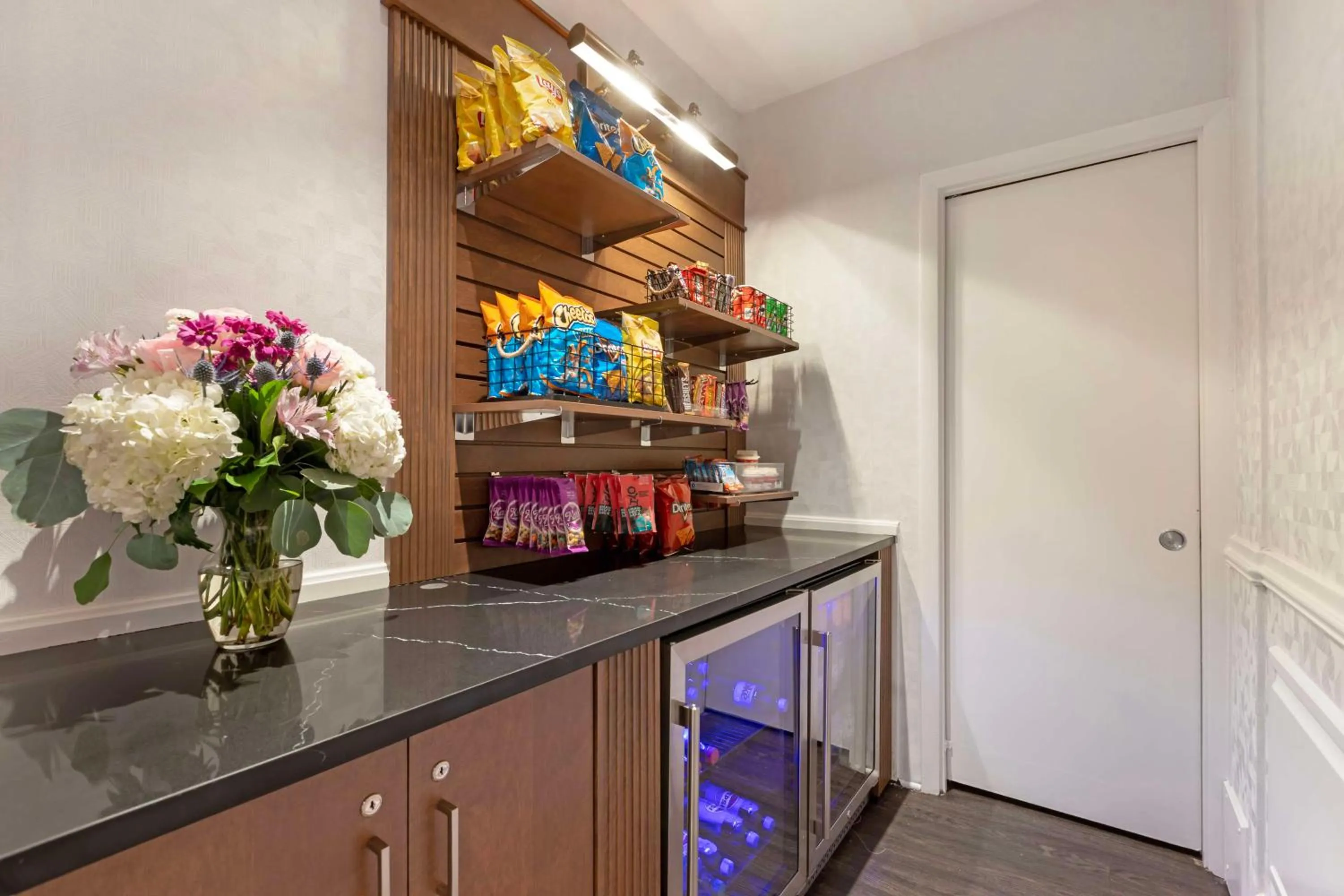 Property building in Best Western Plus Hawthorne Terrace Hotel