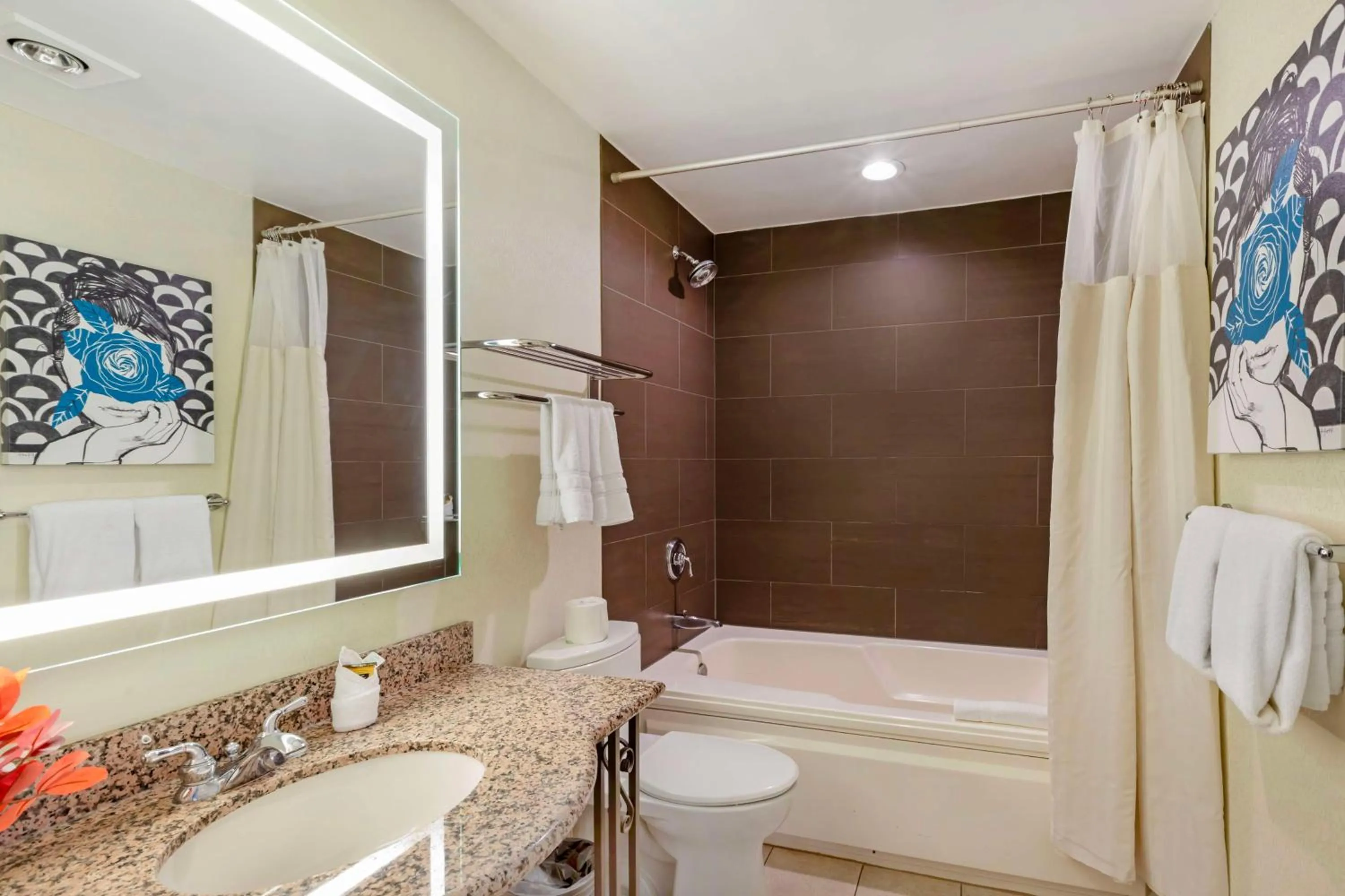 Bathroom in Best Western Plus Hawthorne Terrace Hotel