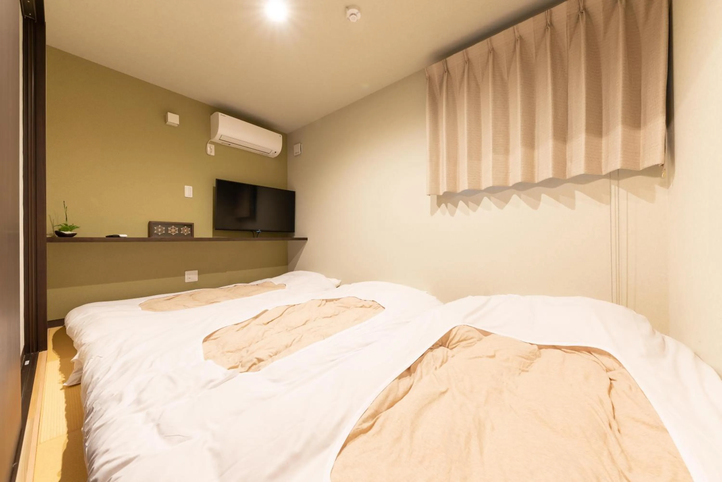 Bedroom, Bed in SYLA HOTEL 箱根強羅 West - SYLA HOTEL HAKONE GORA West
