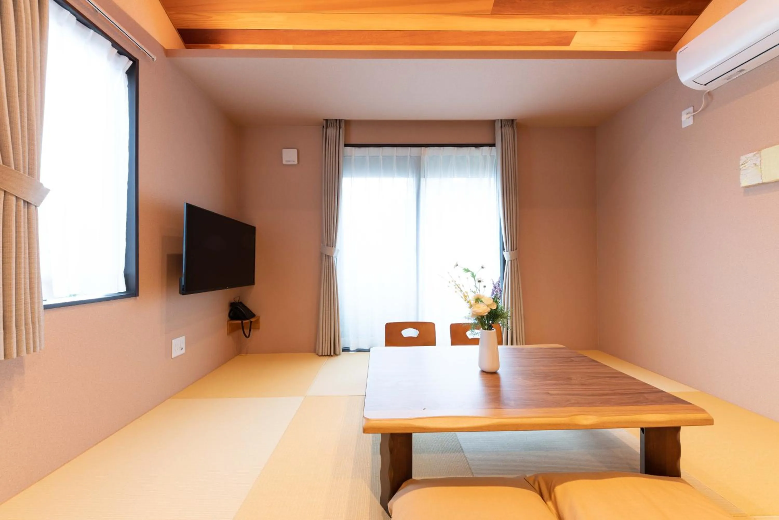Living room in SYLA HOTEL 箱根強羅 West - SYLA HOTEL HAKONE GORA West