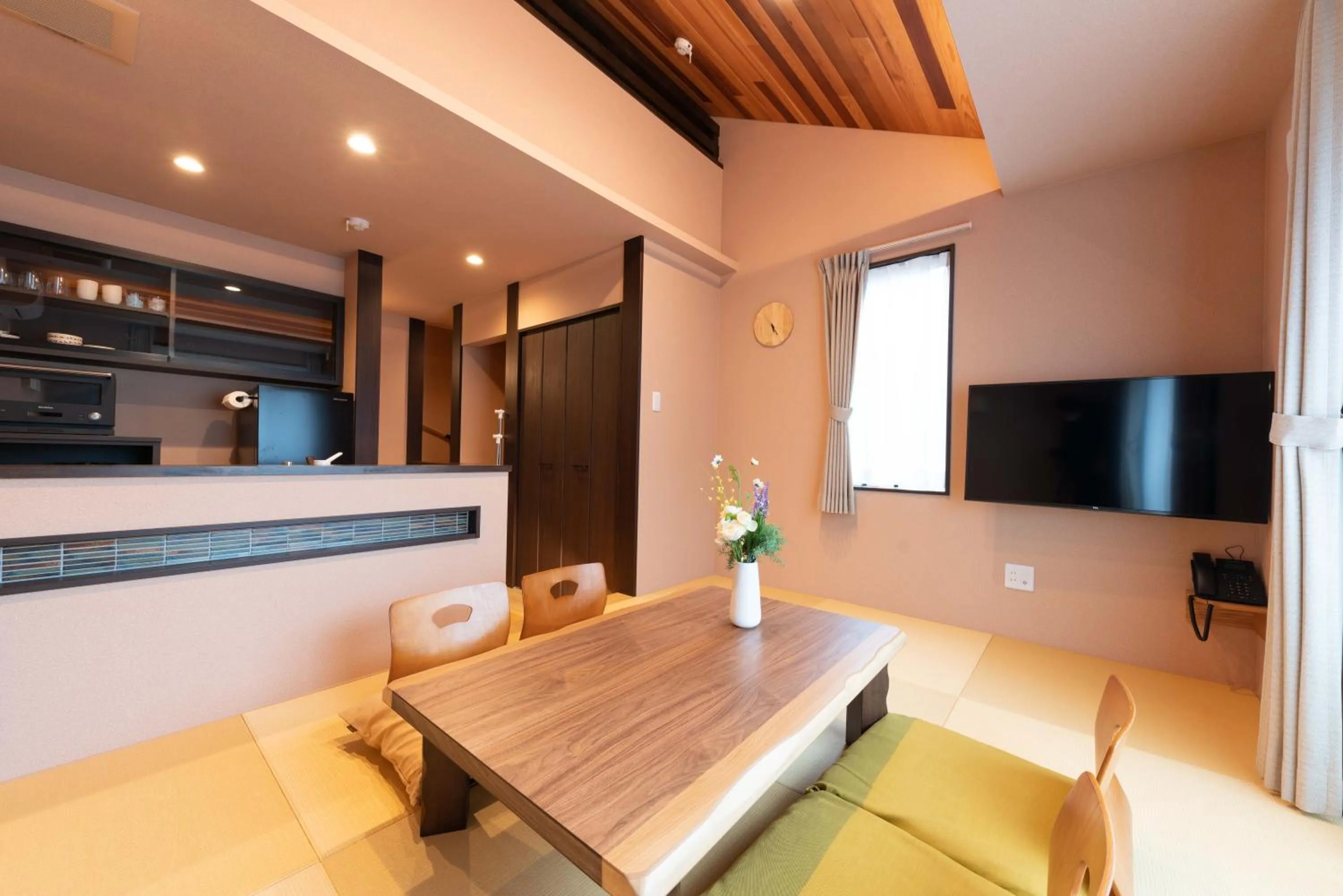 TV and multimedia in SYLA HOTEL 箱根強羅 West - SYLA HOTEL HAKONE GORA West