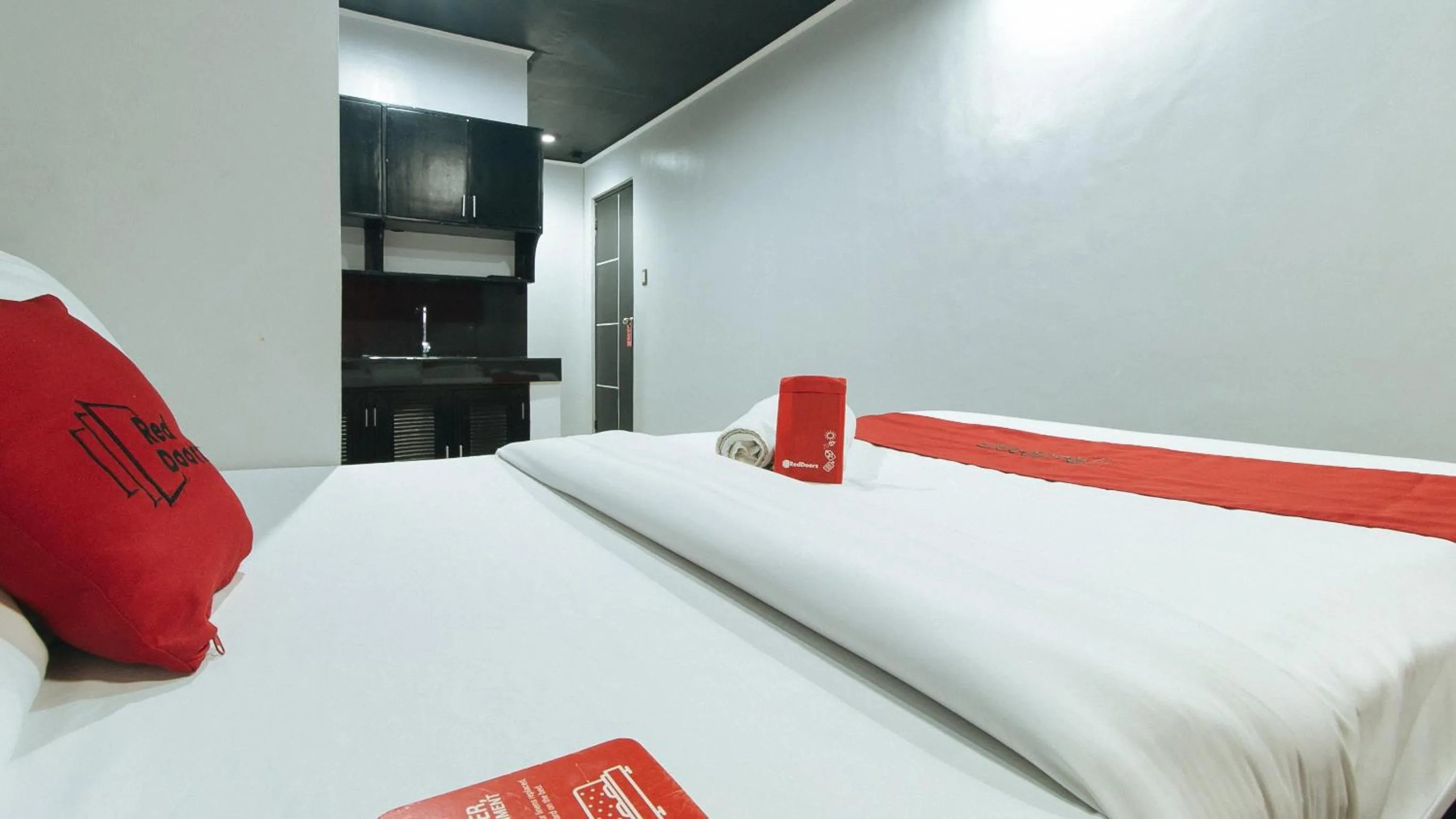 Bed in RedDoorz @ Good 101 Quiricada Manila