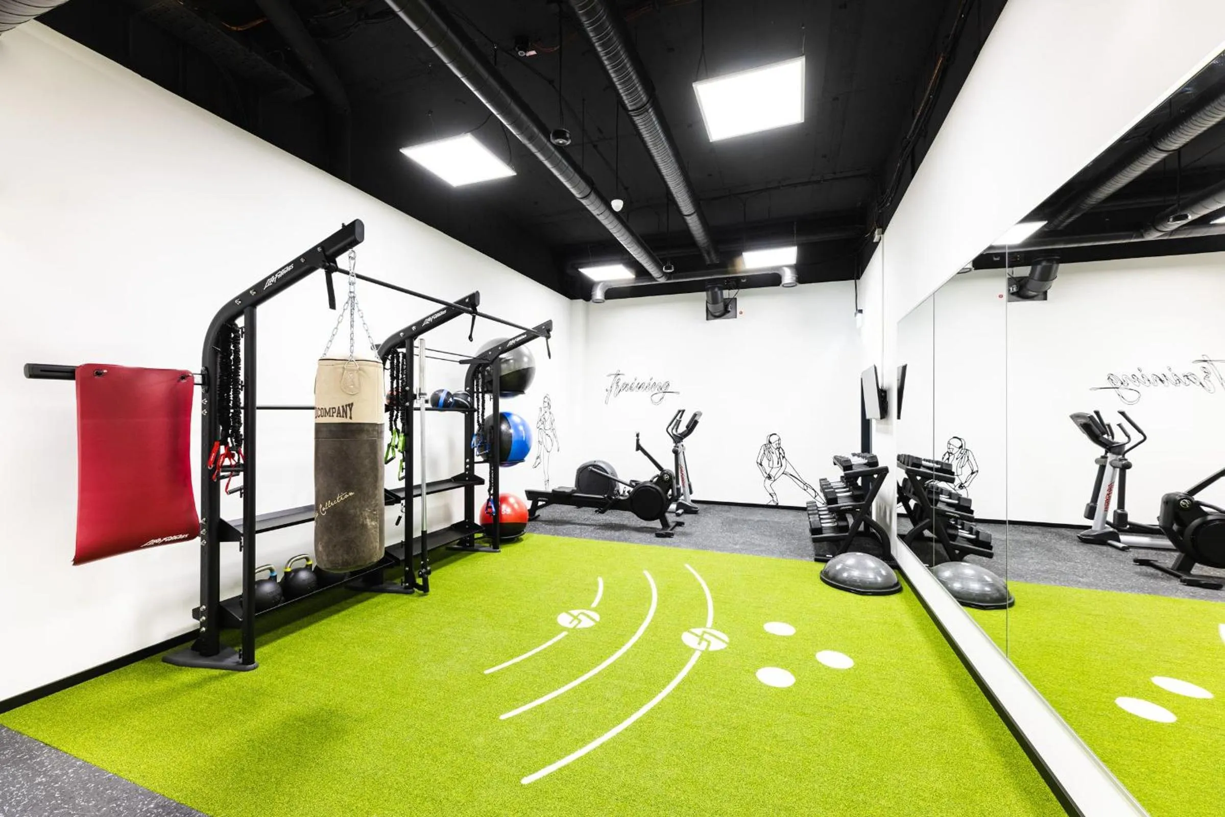 Fitness centre/facilities in MoLiving - Design Hotel & Apartments Düsseldorf-Neuss