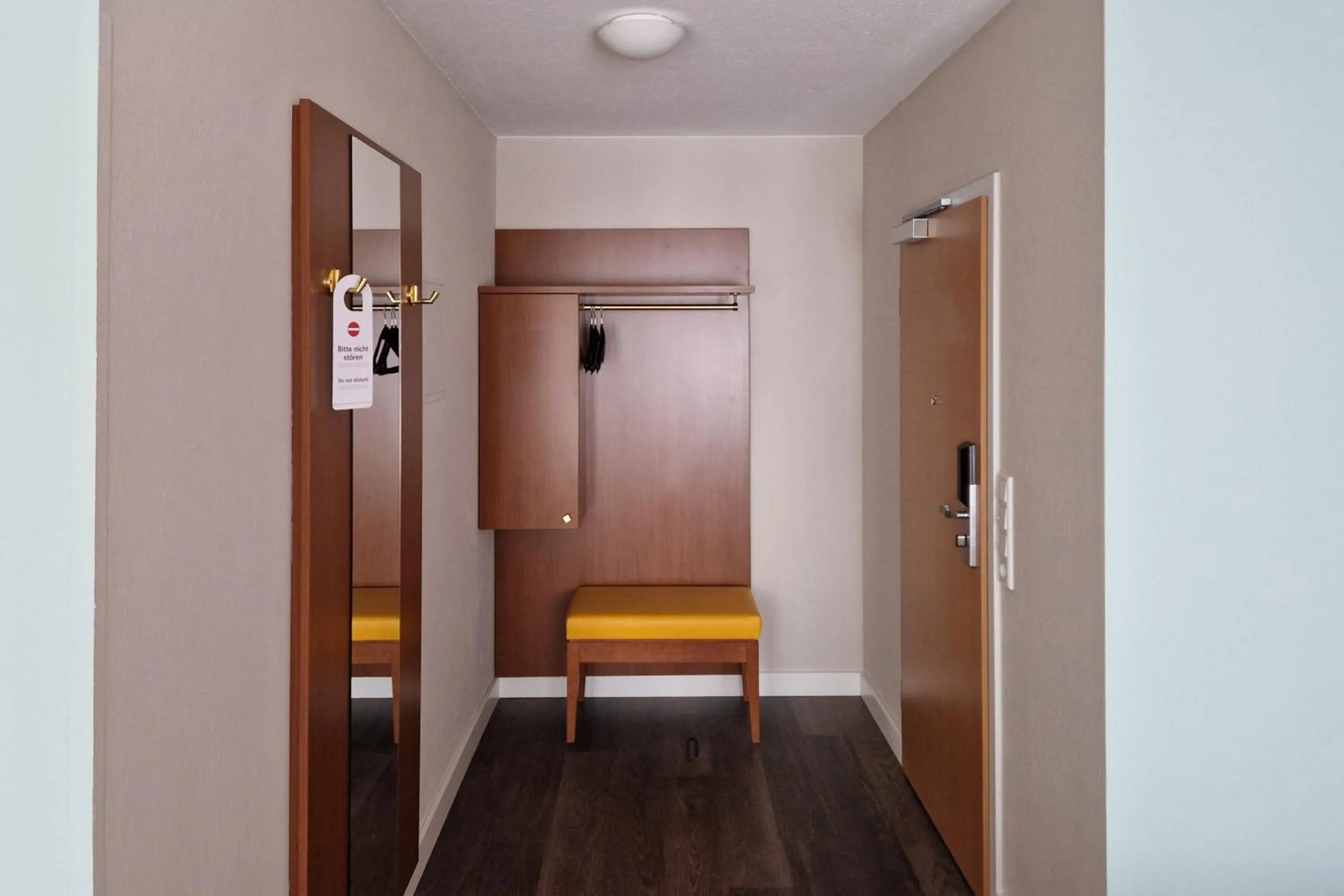 Photo of the whole room in Garner Hotel Stuttgart City Centre by IHG