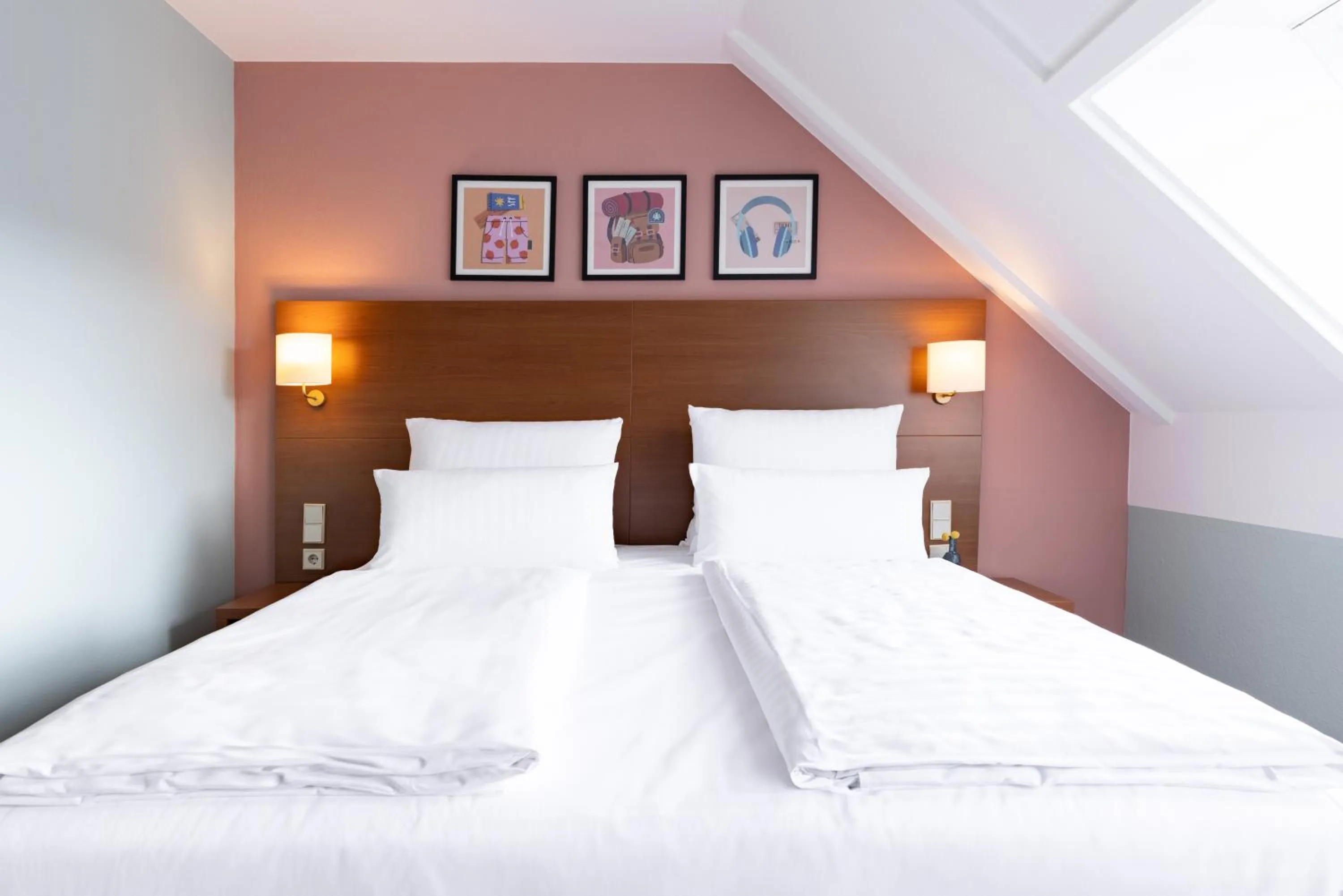 Bed in Garner Hotel Stuttgart City Centre by IHG