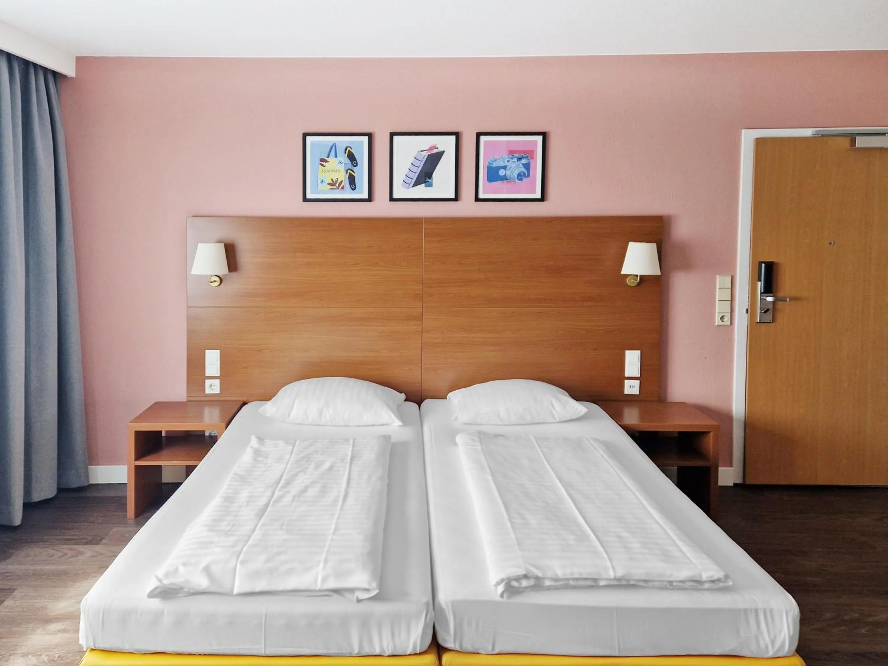 Bedroom, Bed in Hotel Rega Stuttgart