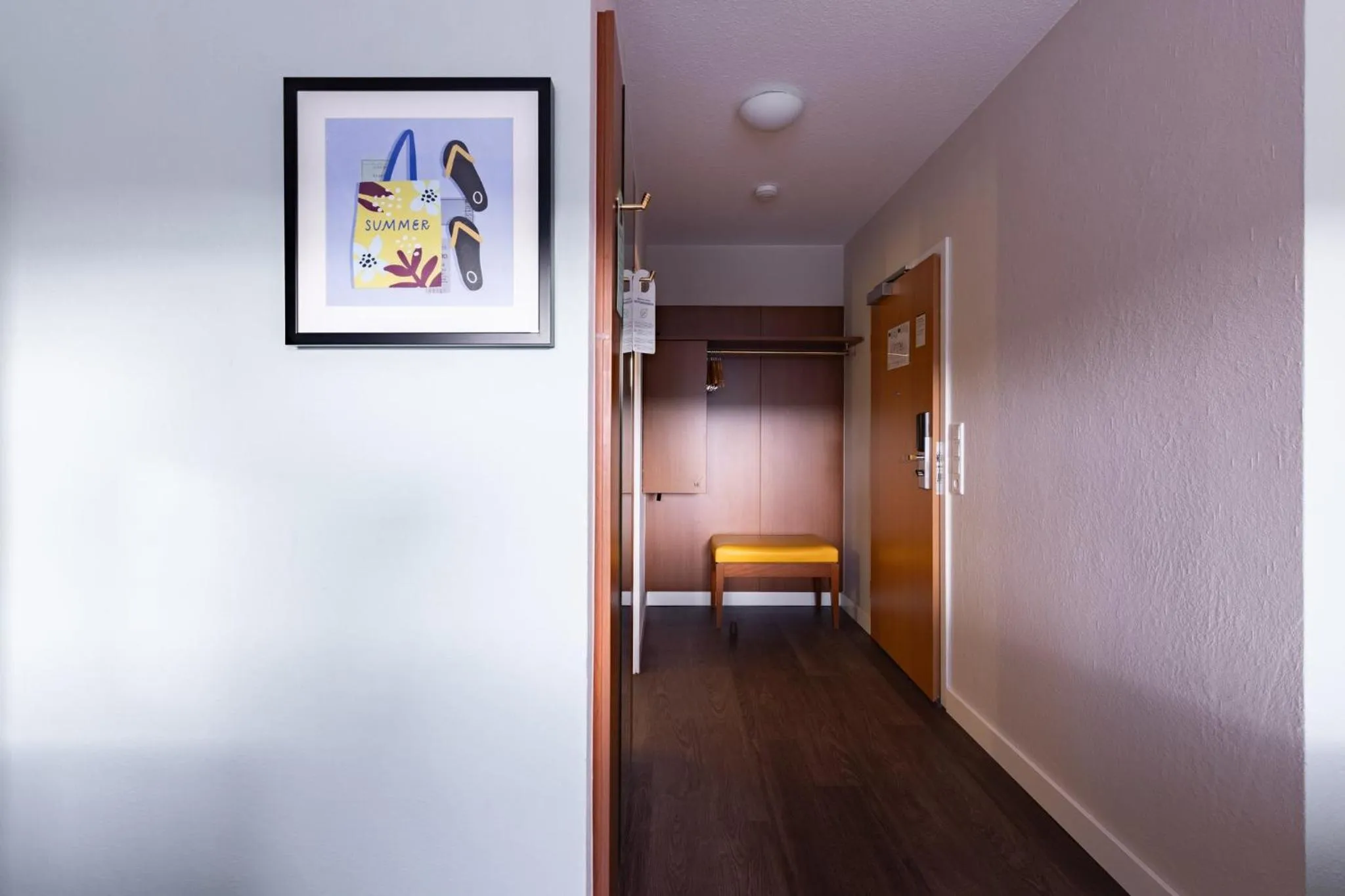 Photo of the whole room in Garner Hotel Stuttgart City Centre by IHG