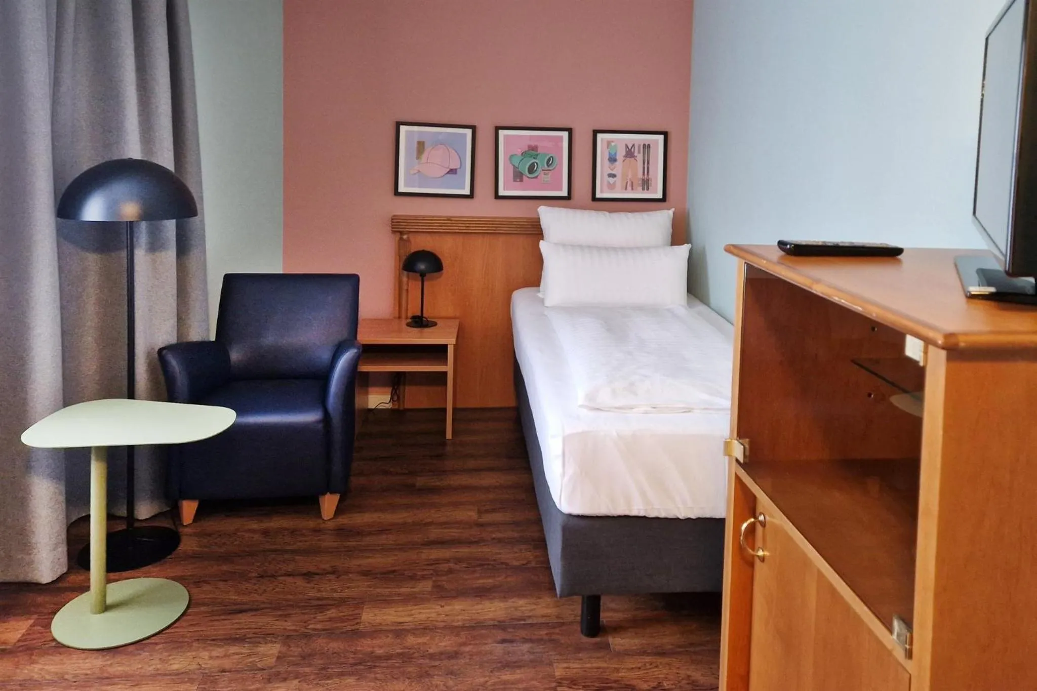 Photo of the whole room, Bed in Garner Hotel Stuttgart City Centre by IHG