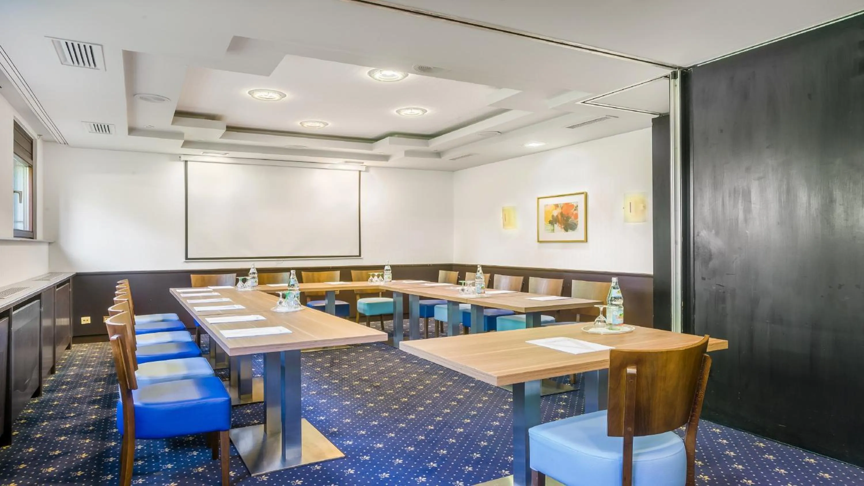 Meeting/conference room in Garner Hotel Stuttgart City Centre by IHG