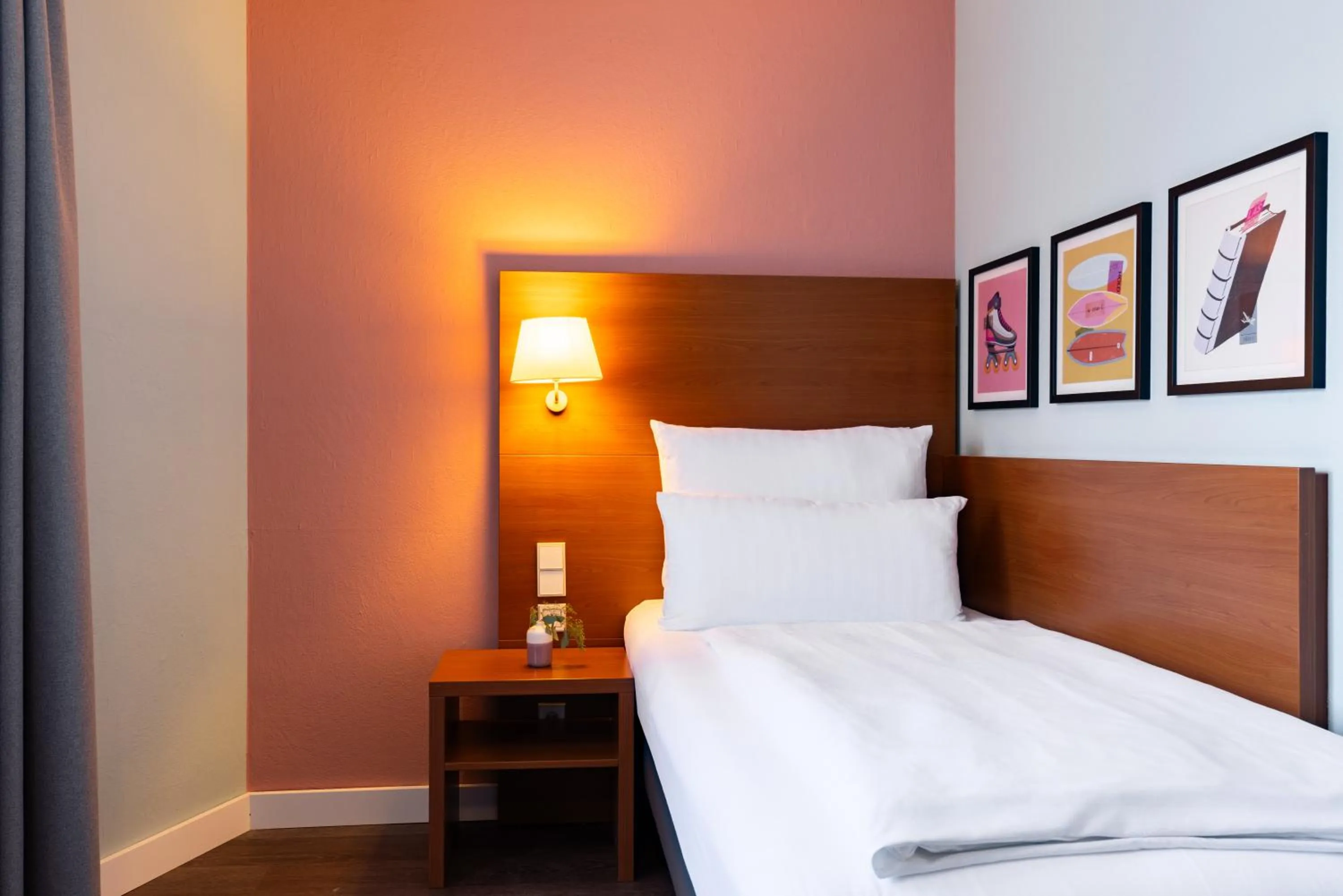 Bed in Garner Hotel Stuttgart City Centre by IHG