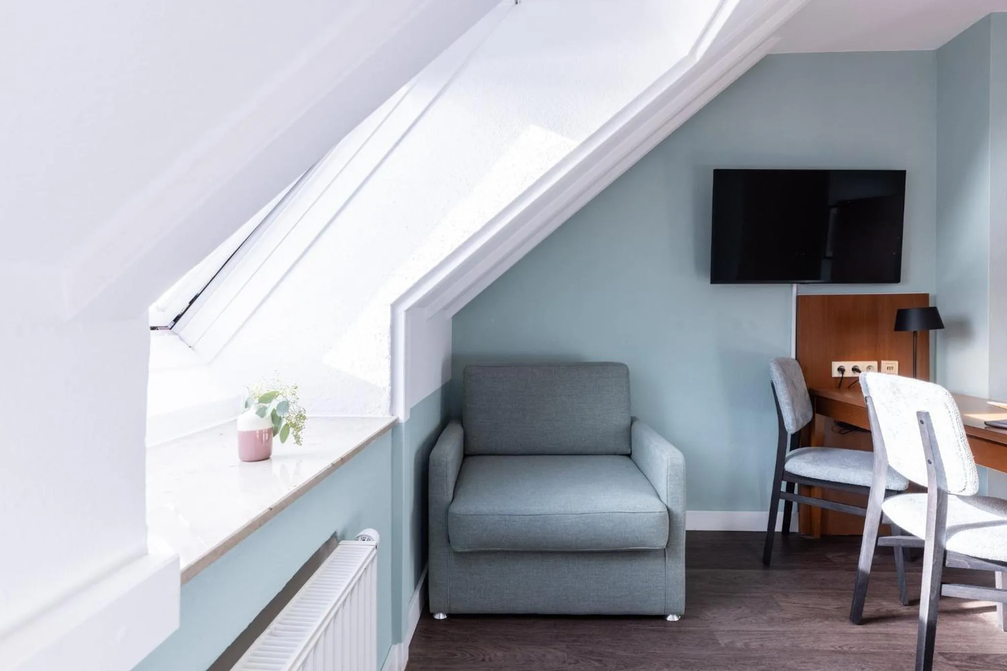 Photo of the whole room in Garner Hotel Stuttgart City Centre by IHG