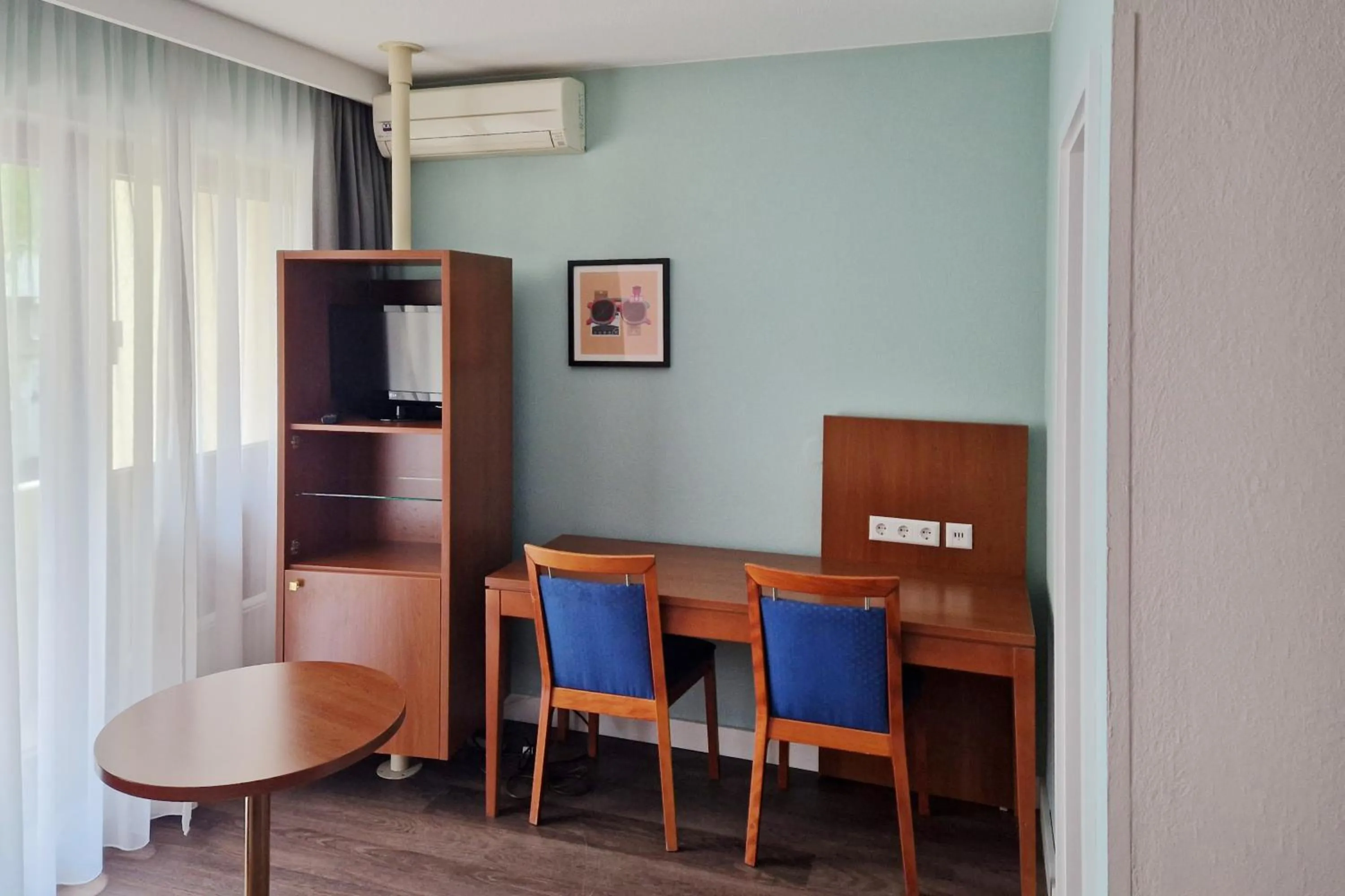 Photo of the whole room in Hotel Rega Stuttgart