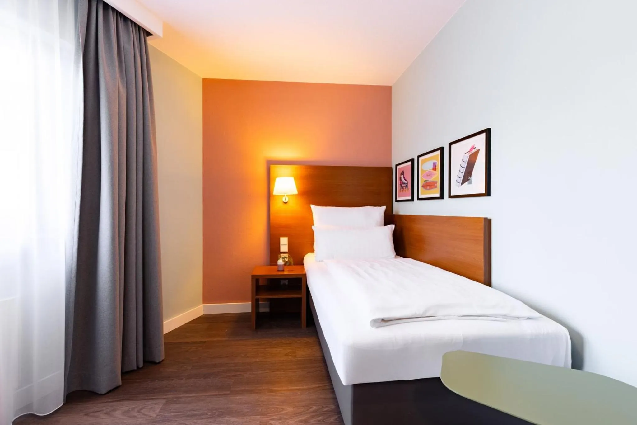 Photo of the whole room, Bed in Garner Hotel Stuttgart City Centre by IHG