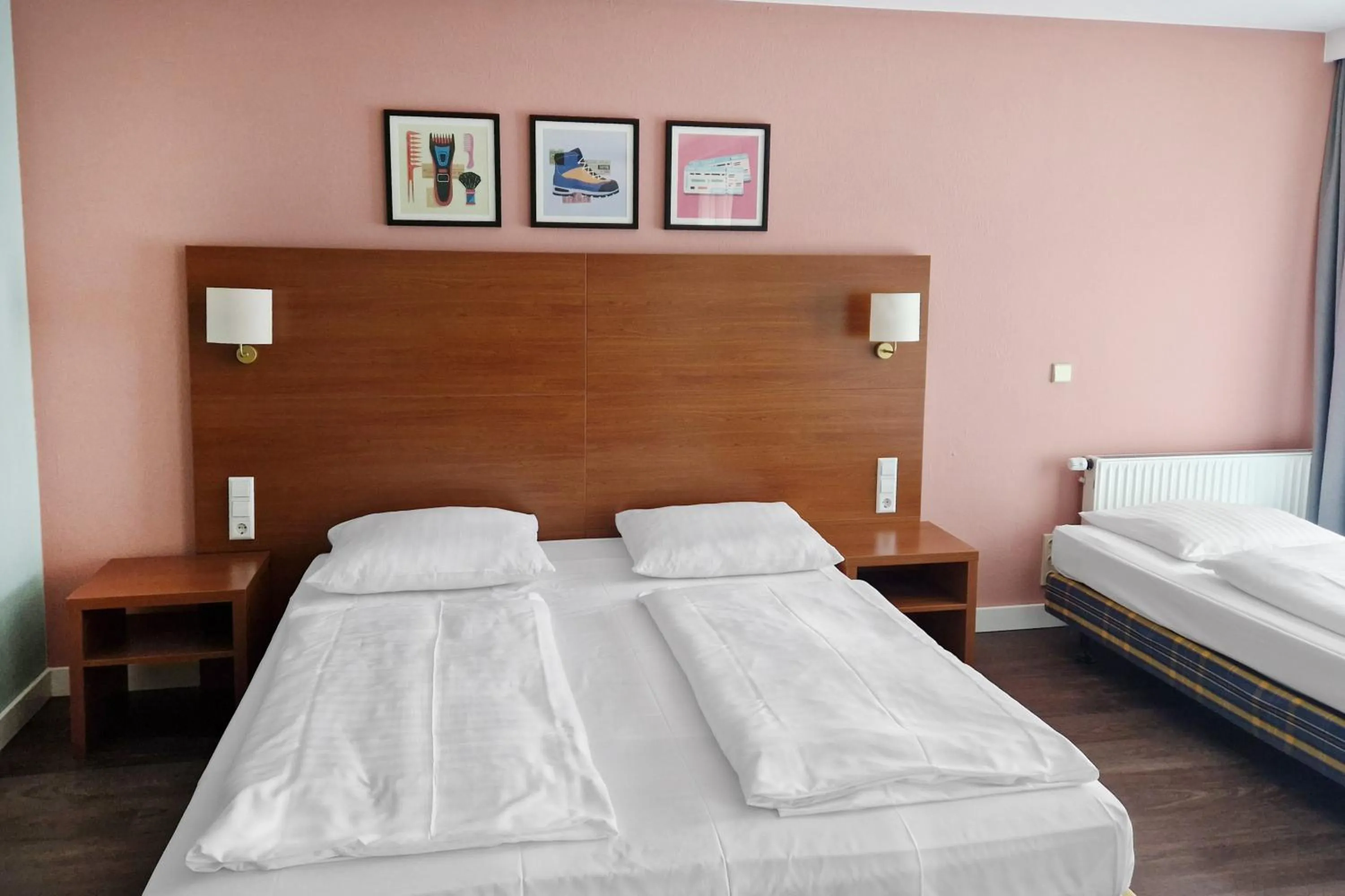 Photo of the whole room, Bed in Garner Hotel Stuttgart City Centre by IHG