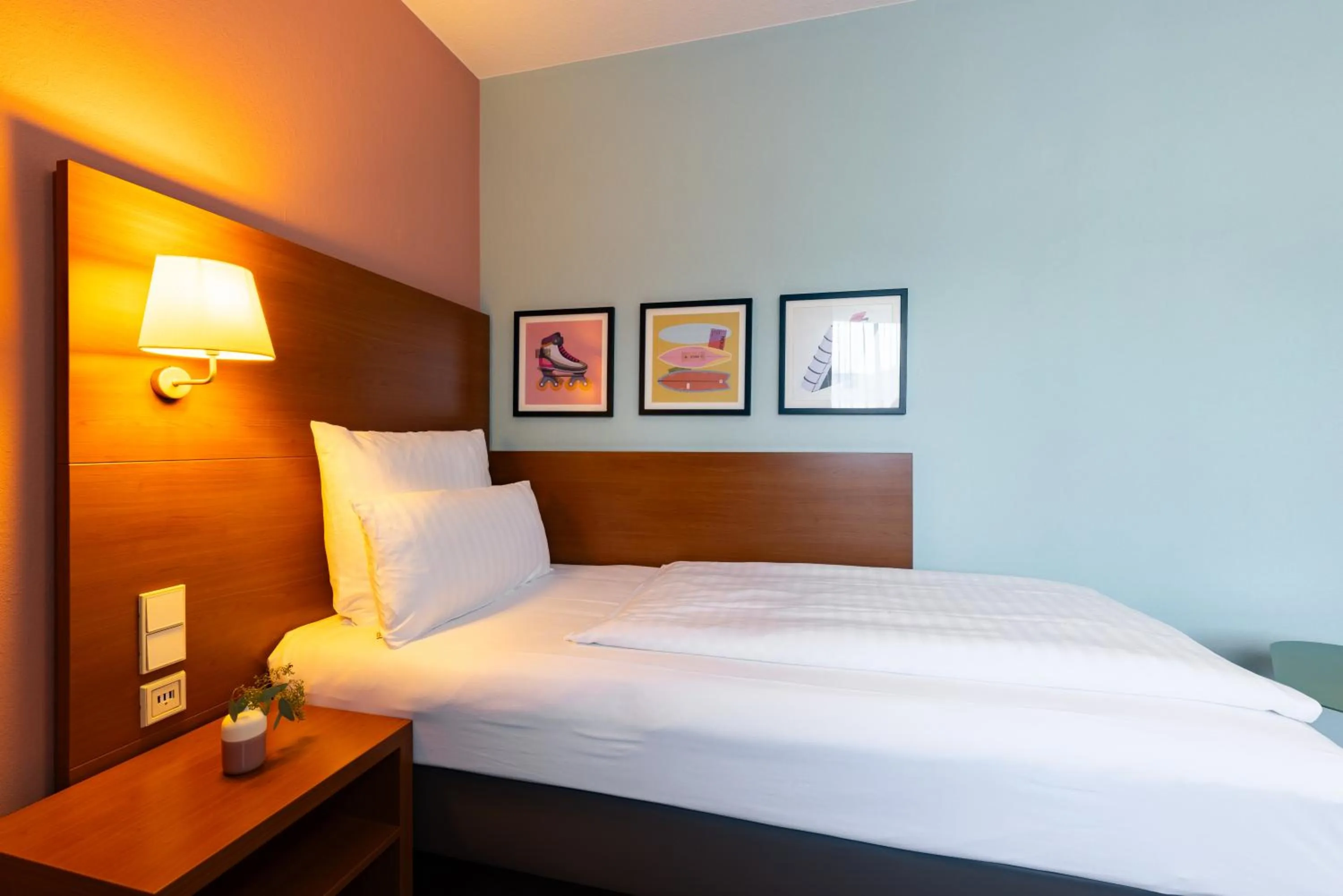 Bed in Garner Hotel Stuttgart City Centre by IHG