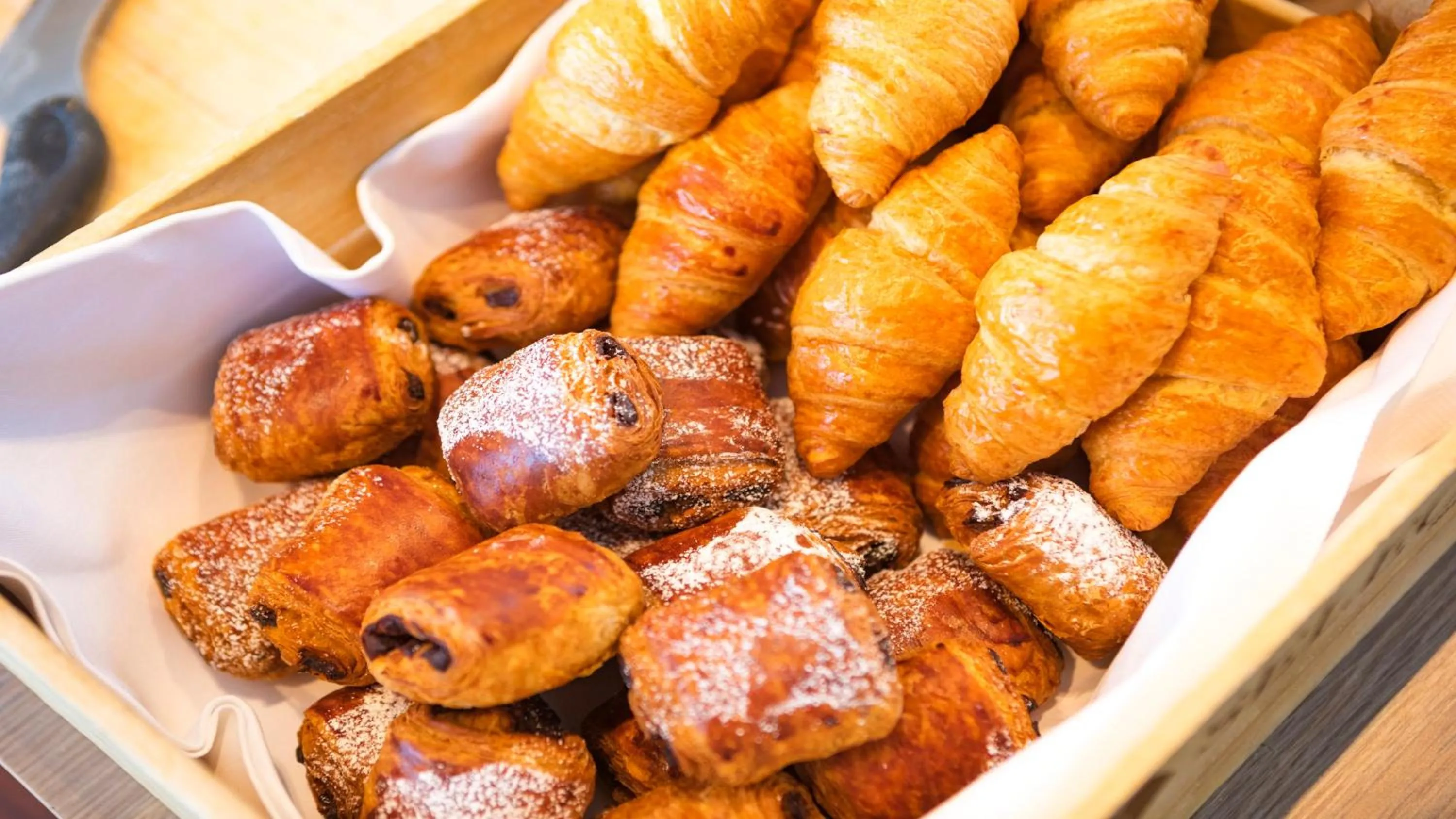 Restaurant/places to eat in Garner Hotel Stuttgart City Centre by IHG