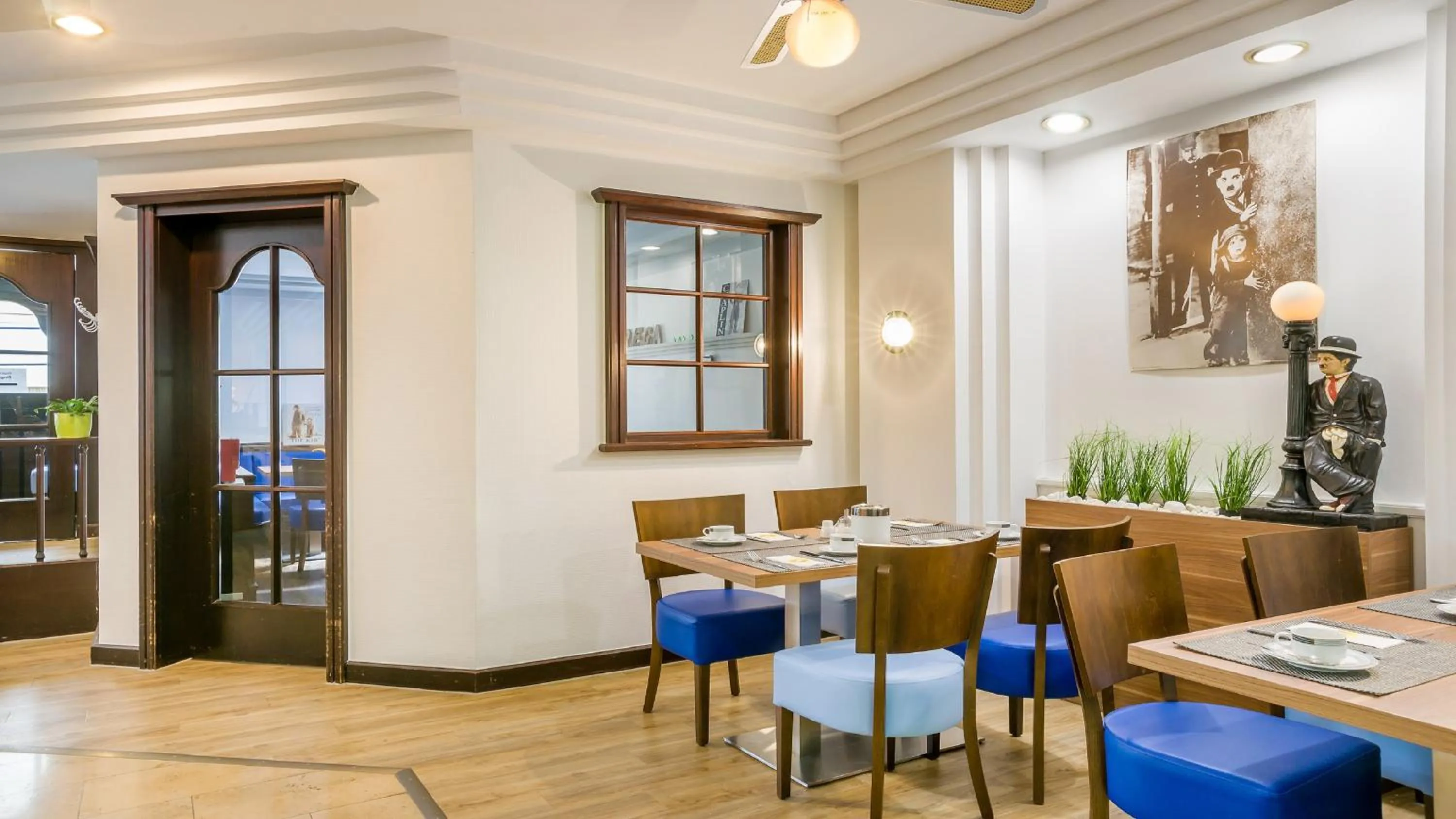 Restaurant/places to eat in Garner Hotel Stuttgart City Centre by IHG