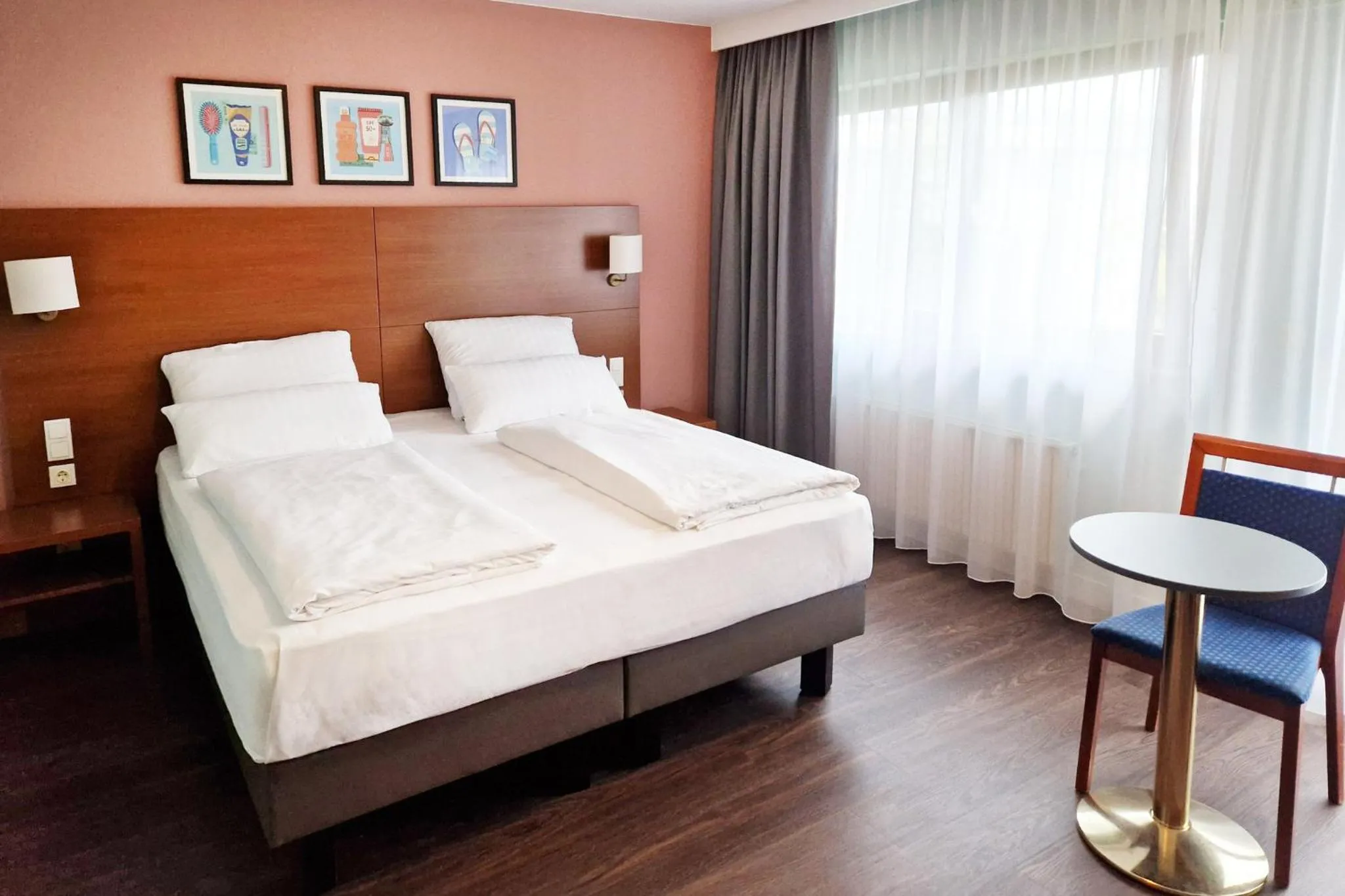 Photo of the whole room, Bed in Garner Hotel Stuttgart City Centre by IHG