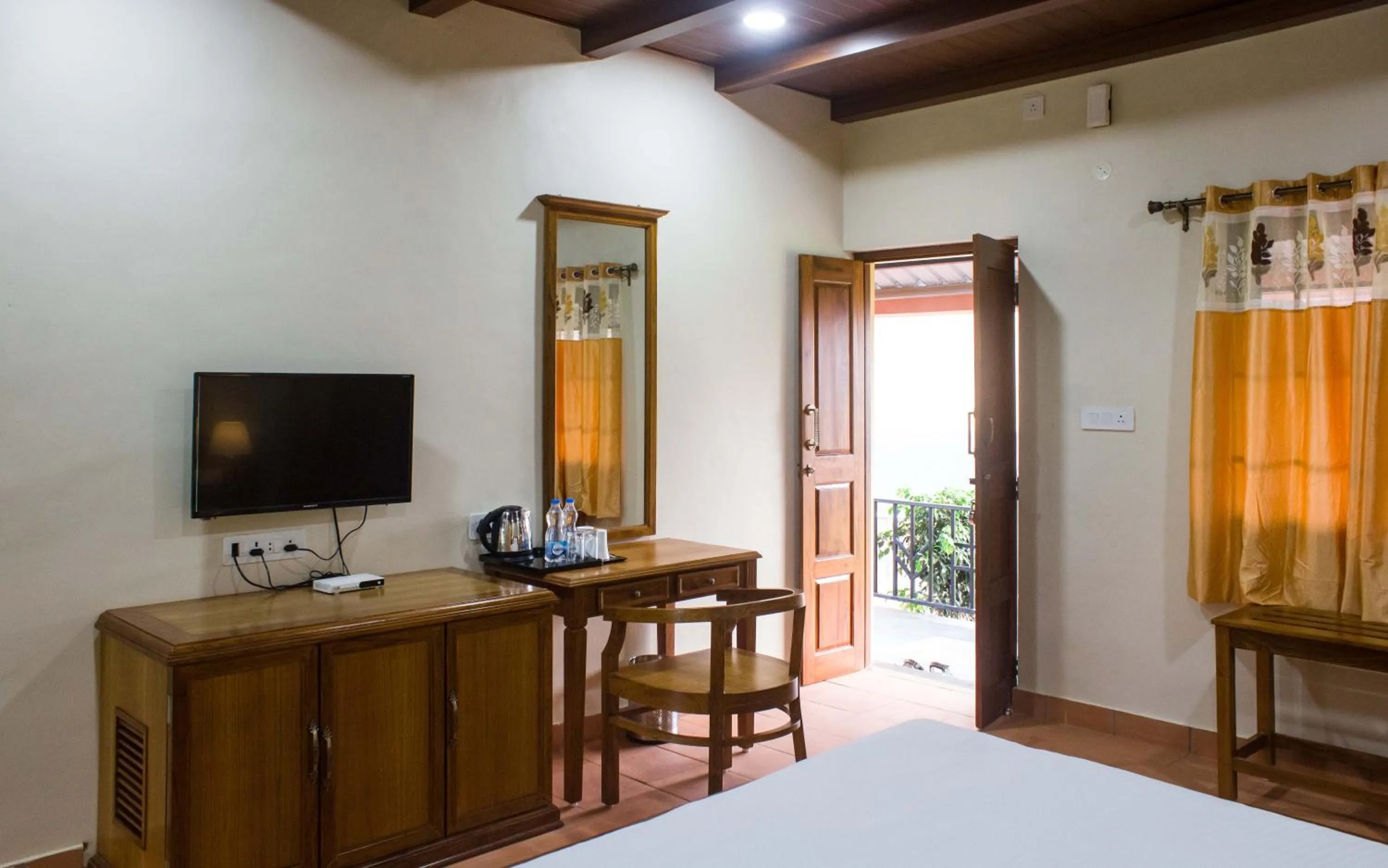 TV and multimedia, Bed in Wildcat Resort Tadoba