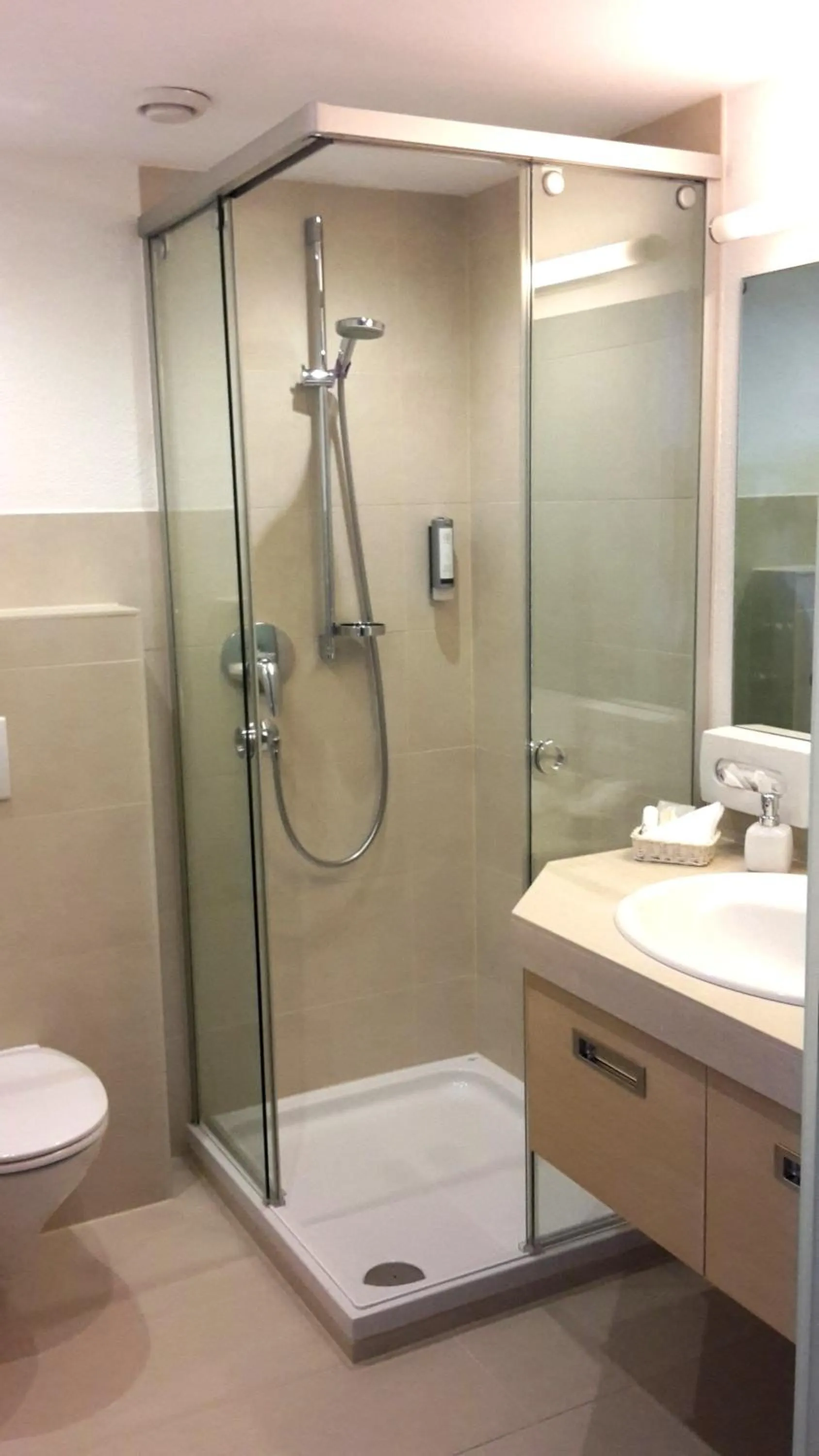 Shower in Hotel Rössle Superior