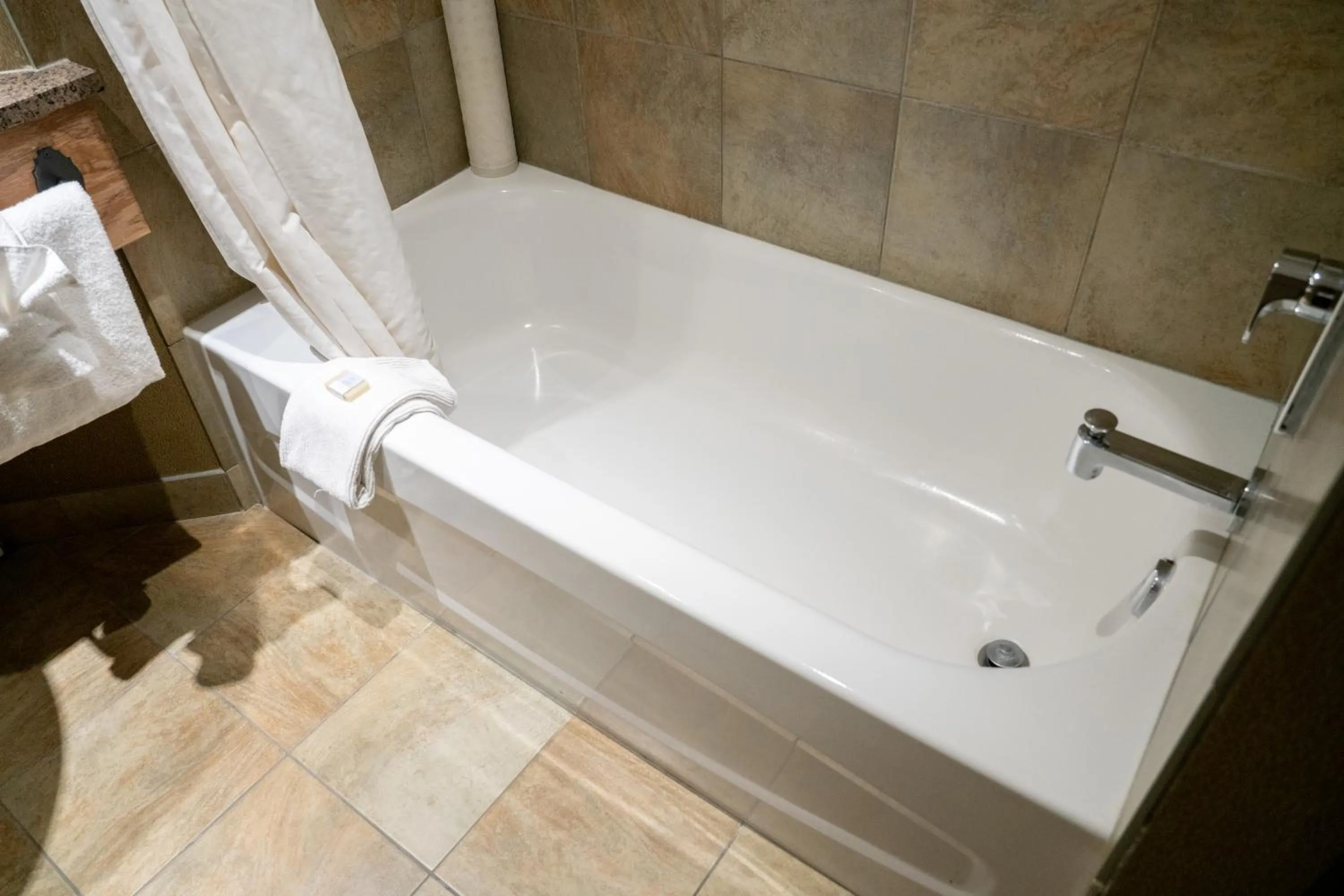 Bath in Banff Caribou Lodge and Spa