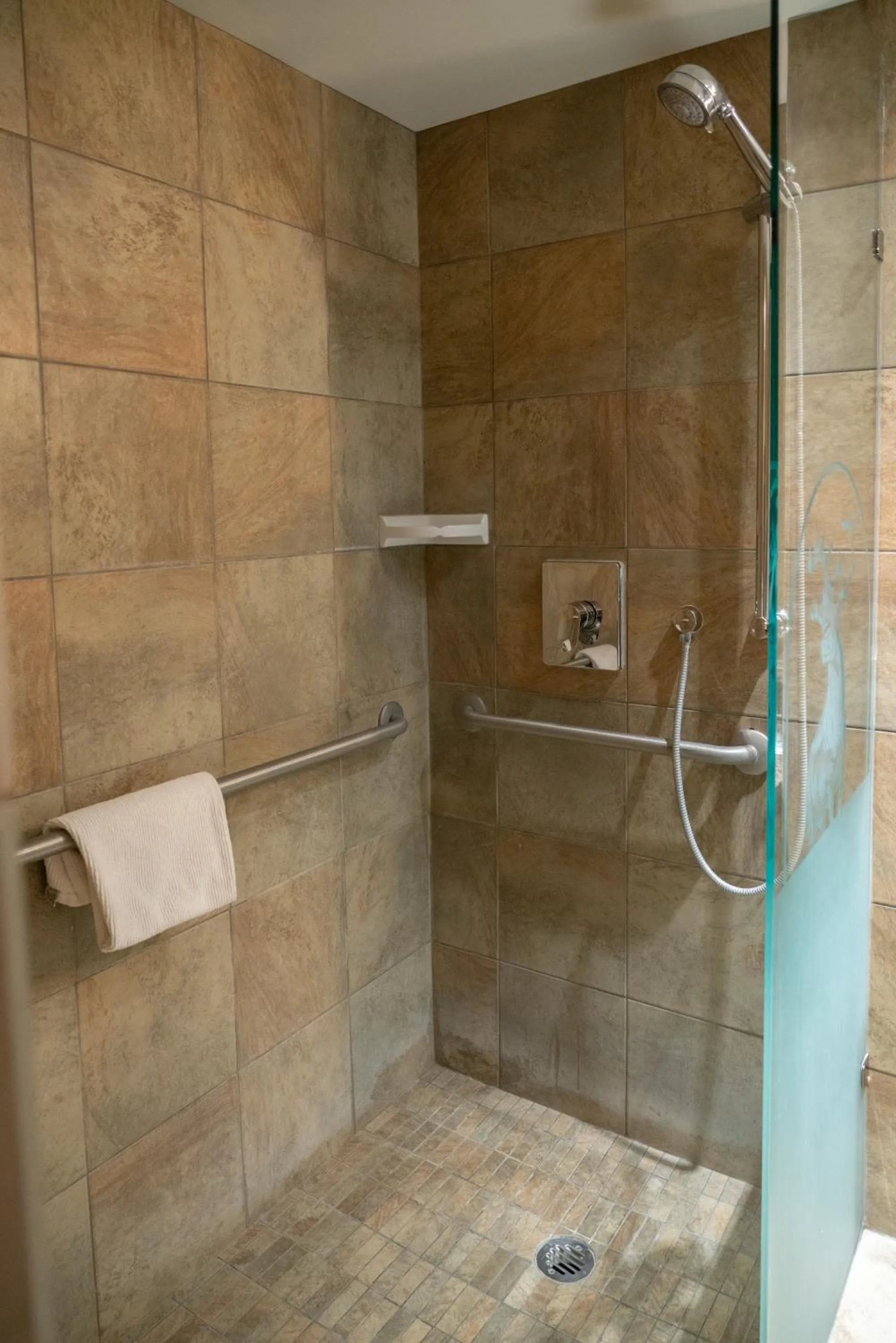 Shower in Banff Caribou Lodge and Spa