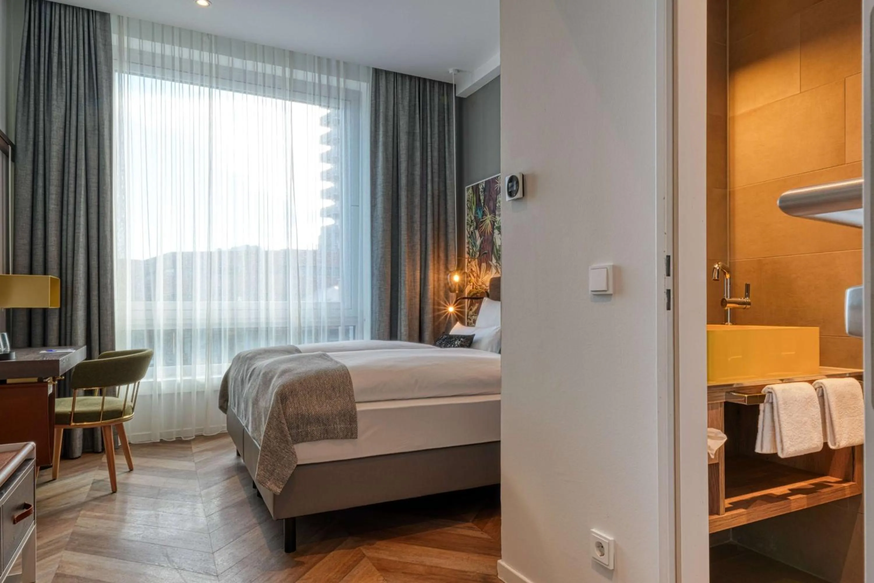 Photo of the whole room, Bed in Vienna House Easy by Wyndham Hamburg Bergedorf