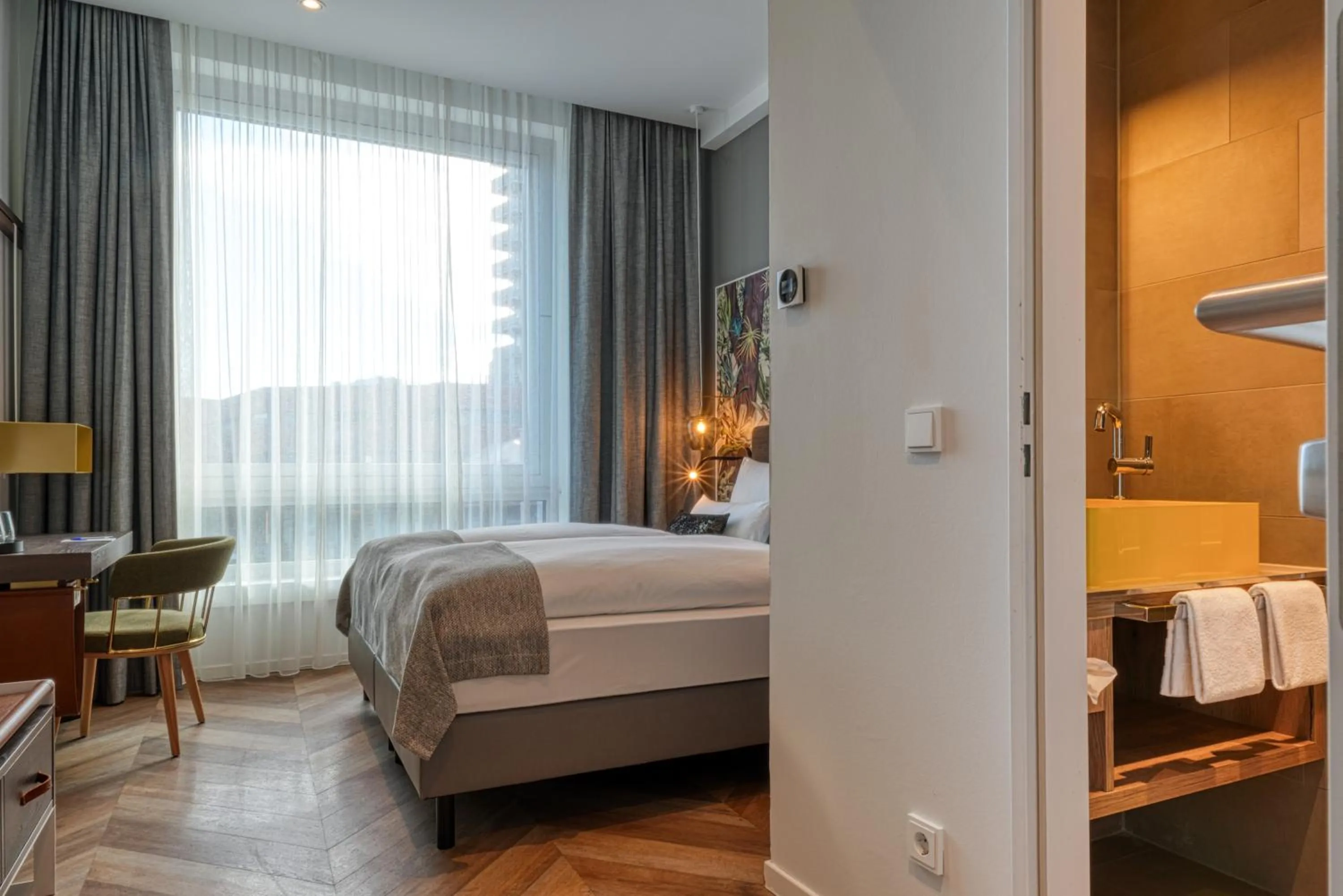 Photo of the whole room, Bed in Vienna House Easy by Wyndham Hamburg Bergedorf