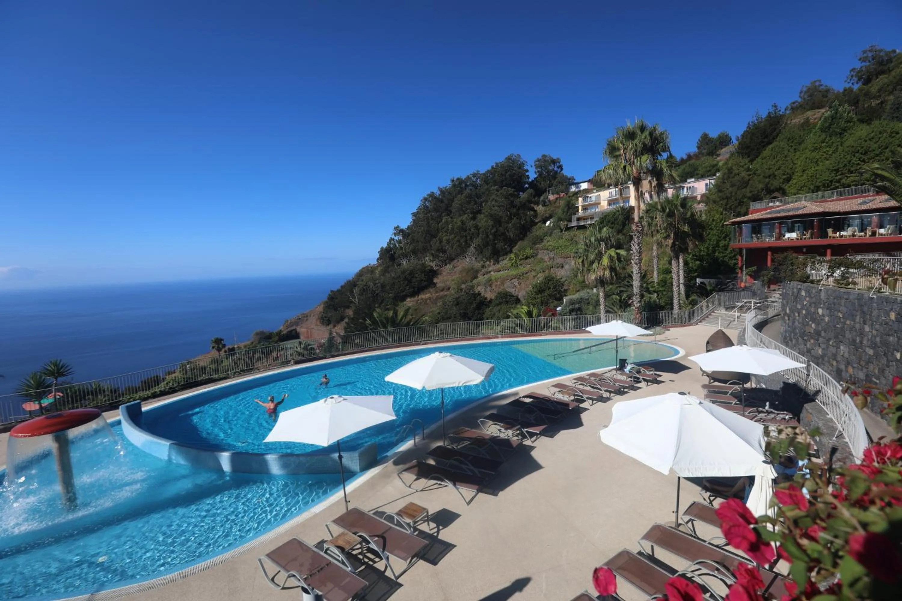 Swimming pool in Village Cabo Girao