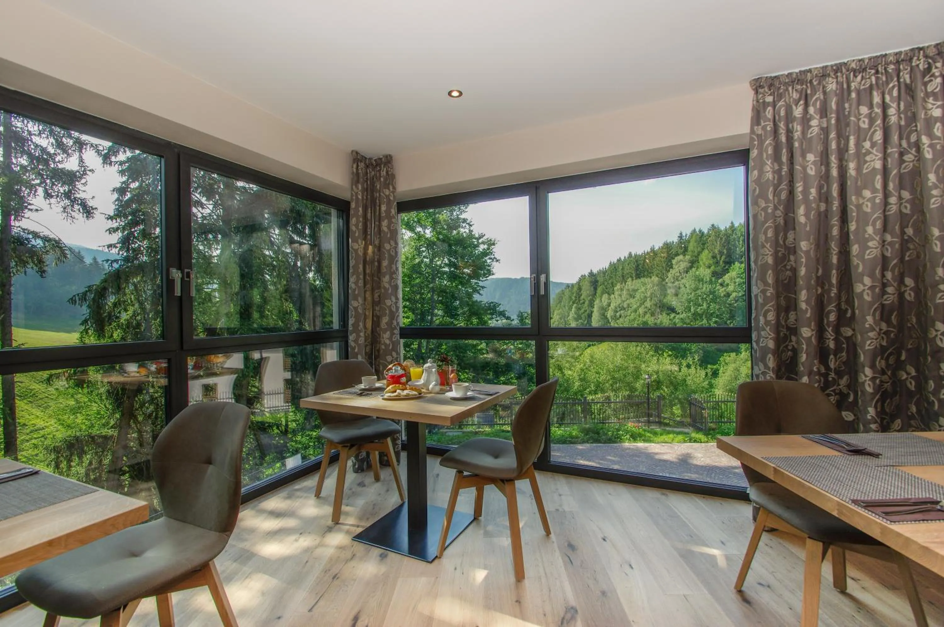 Dining area in Apartment Hotel Christine