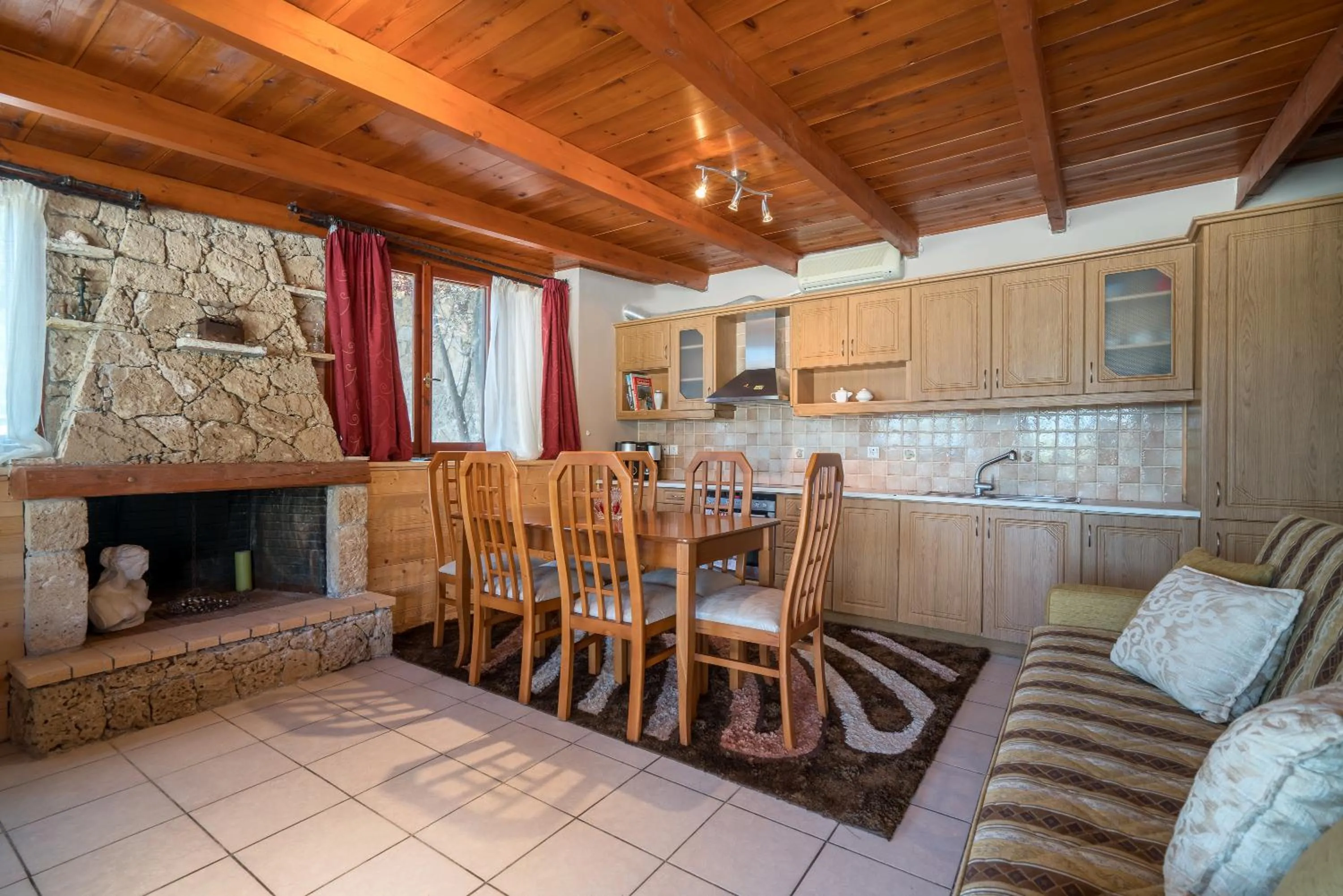 Dining area in Fiore Beach Studios