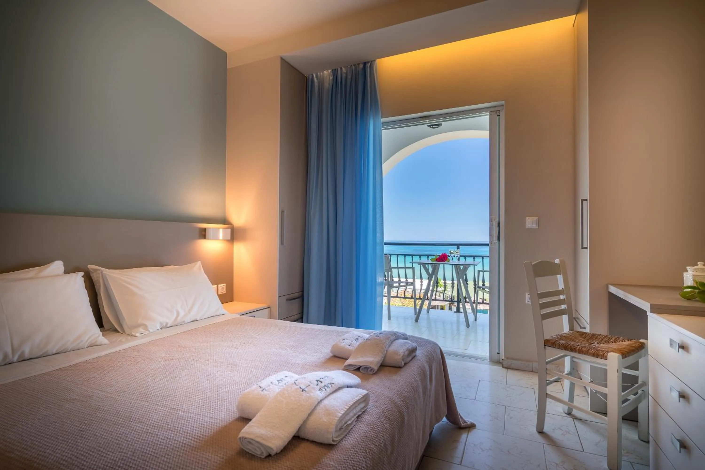 Photo of the whole room, Bed in Fiore Beach Studios