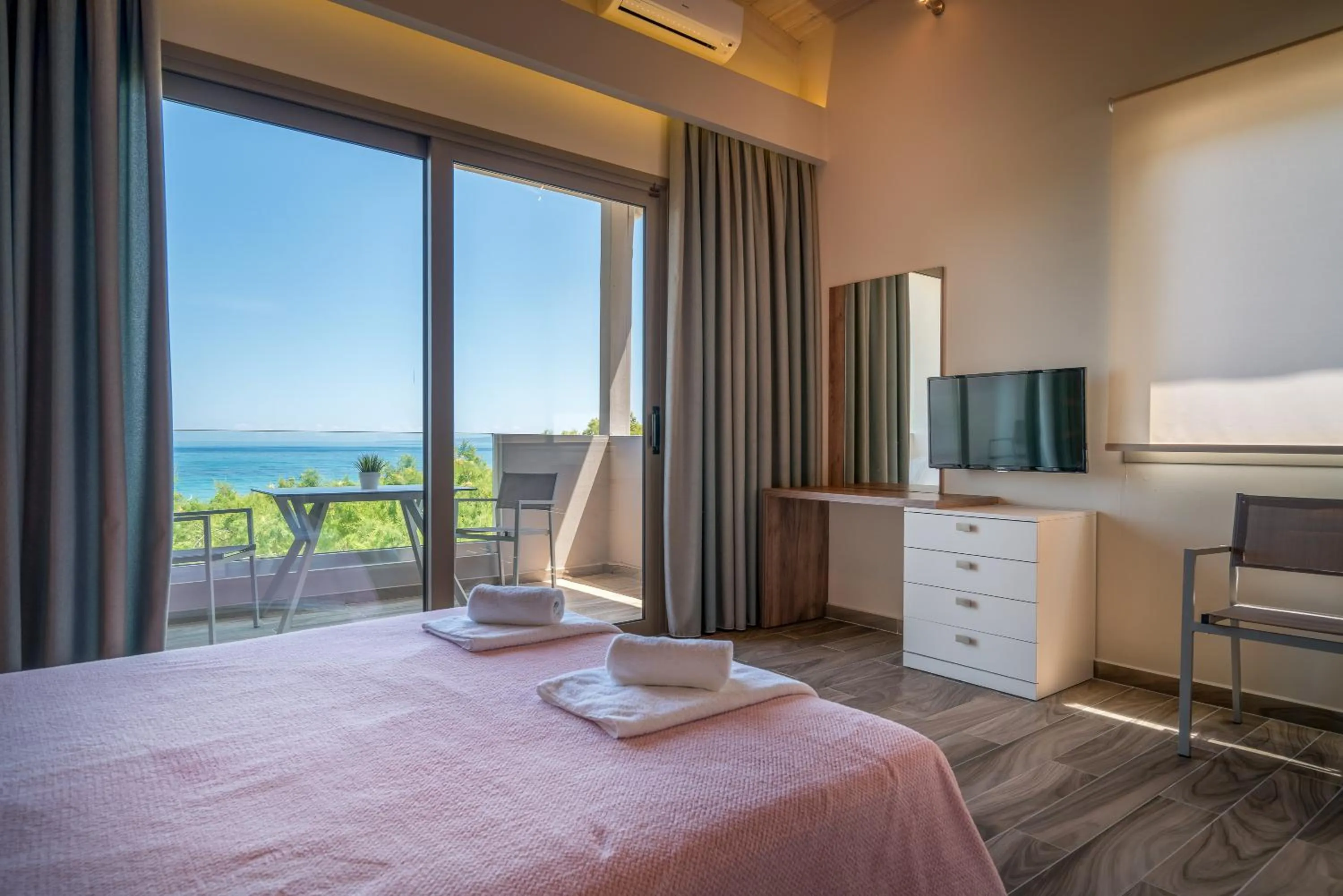 Bed in Fiore Beach Studios