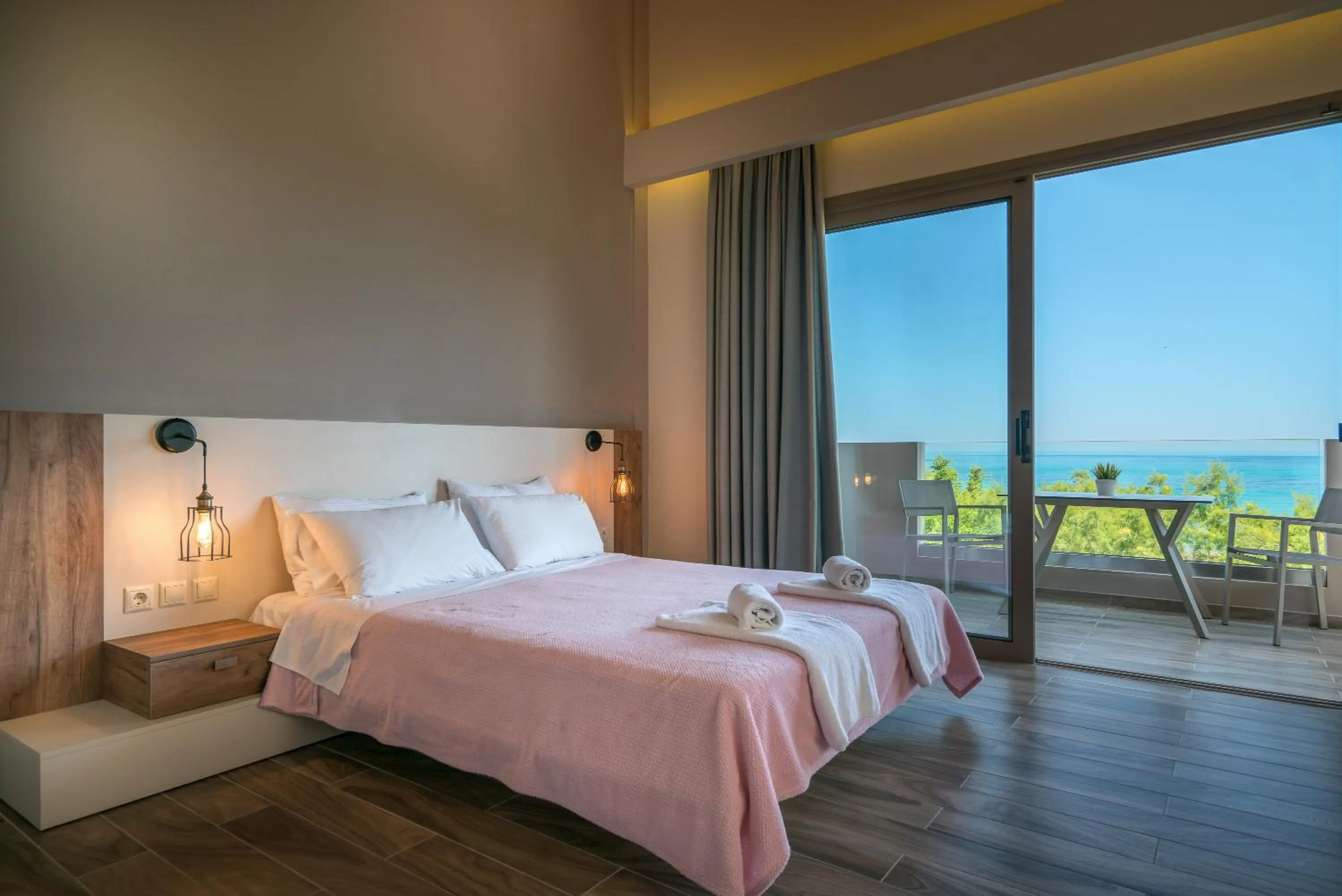 Bed in Fiore Beach Studios