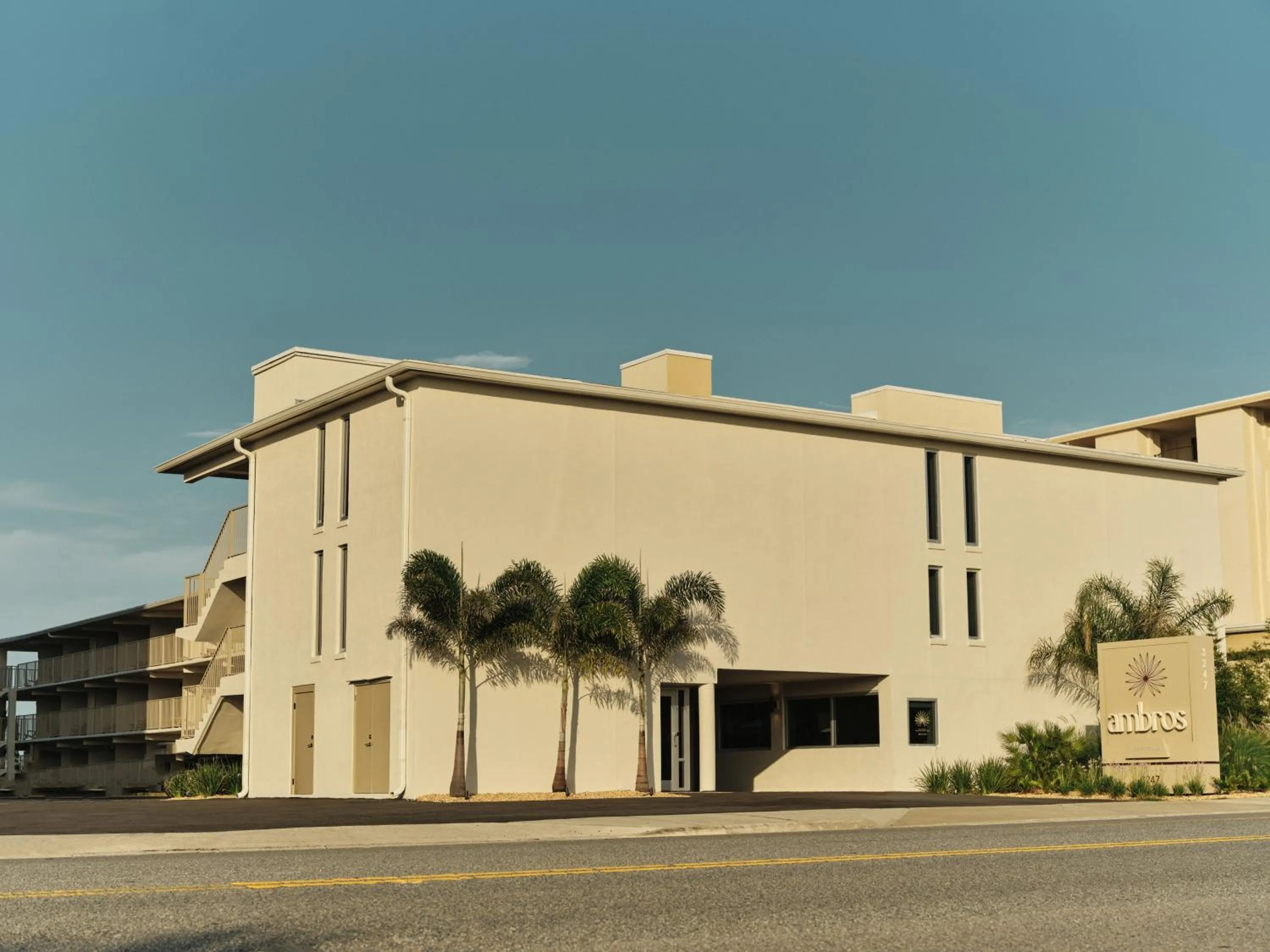 Property building in Ambros Daytona