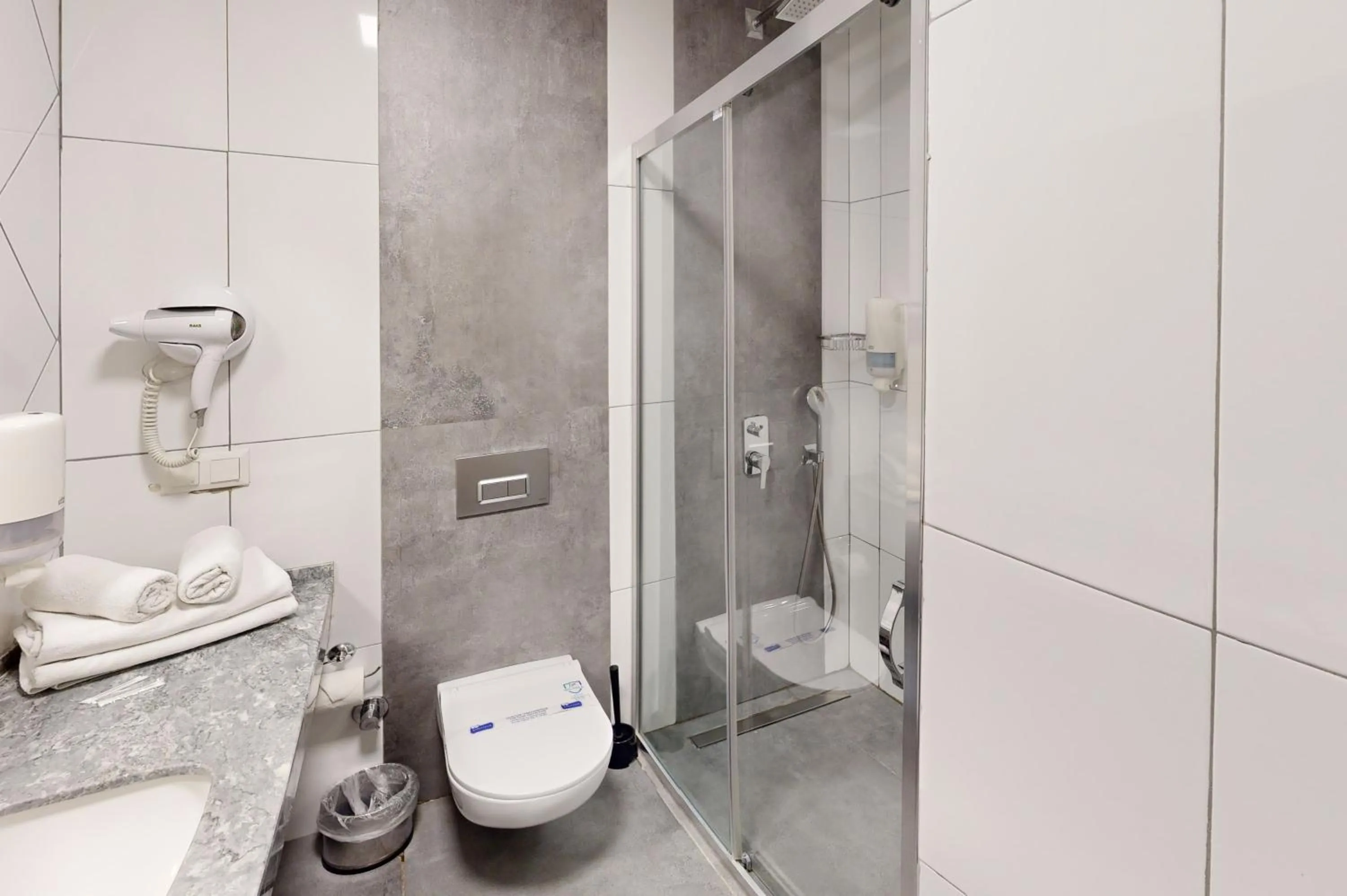 Shower in King City Hotel Istanbul Ataturk Airport