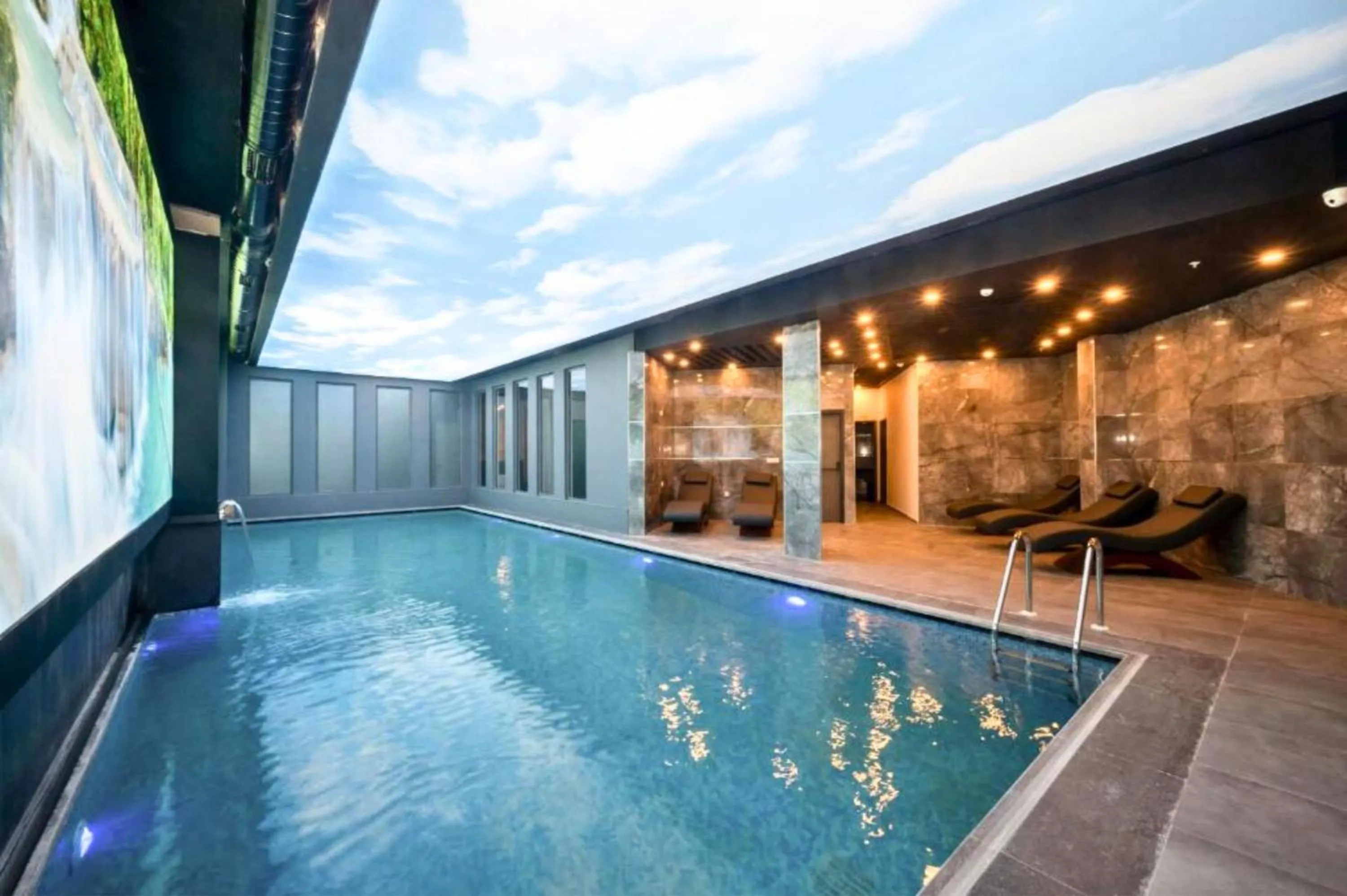 Pool view in King City Hotel Istanbul Ataturk Airport