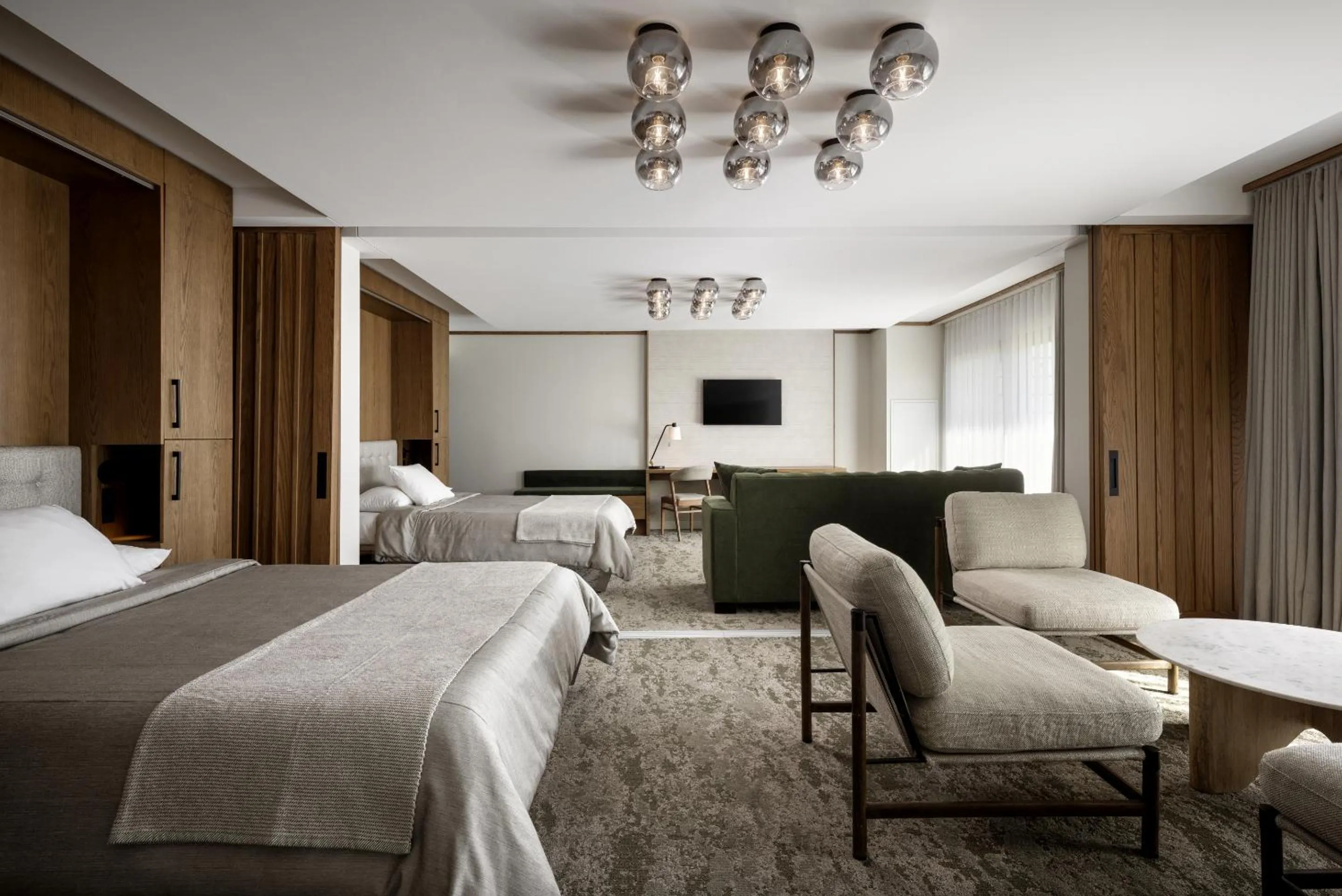 Living room, Bed in Banff Park Lodge