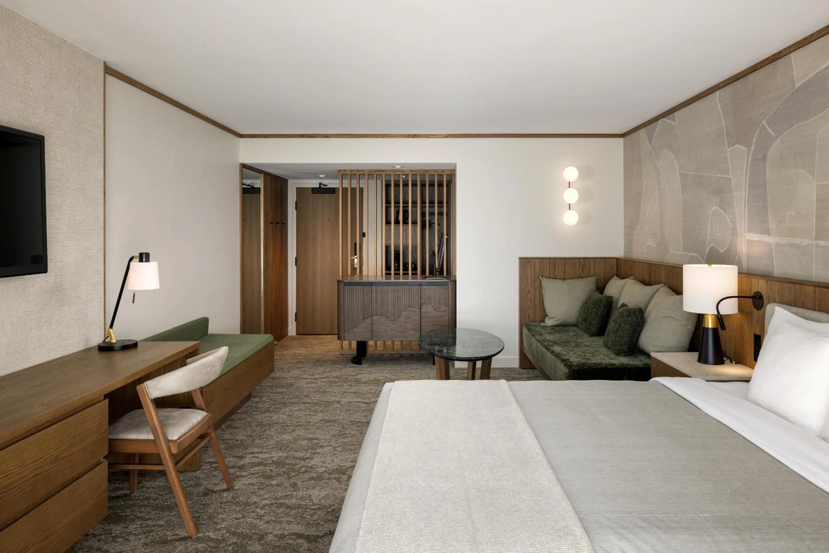 Bed in Banff Park Lodge