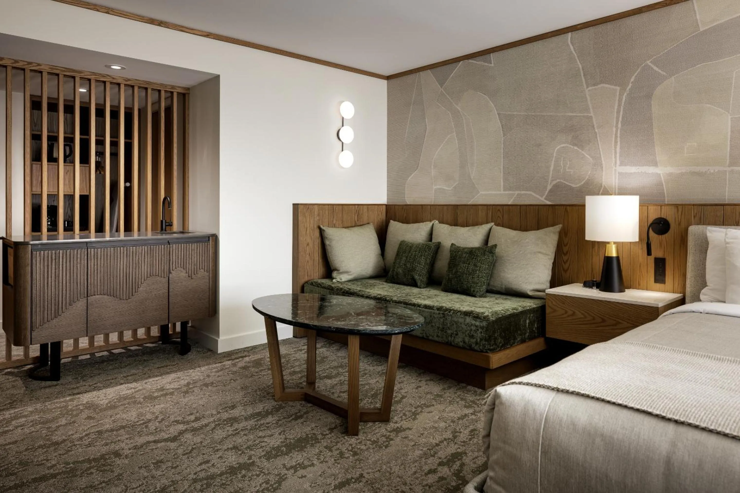 Living room, Bed in Banff Park Lodge