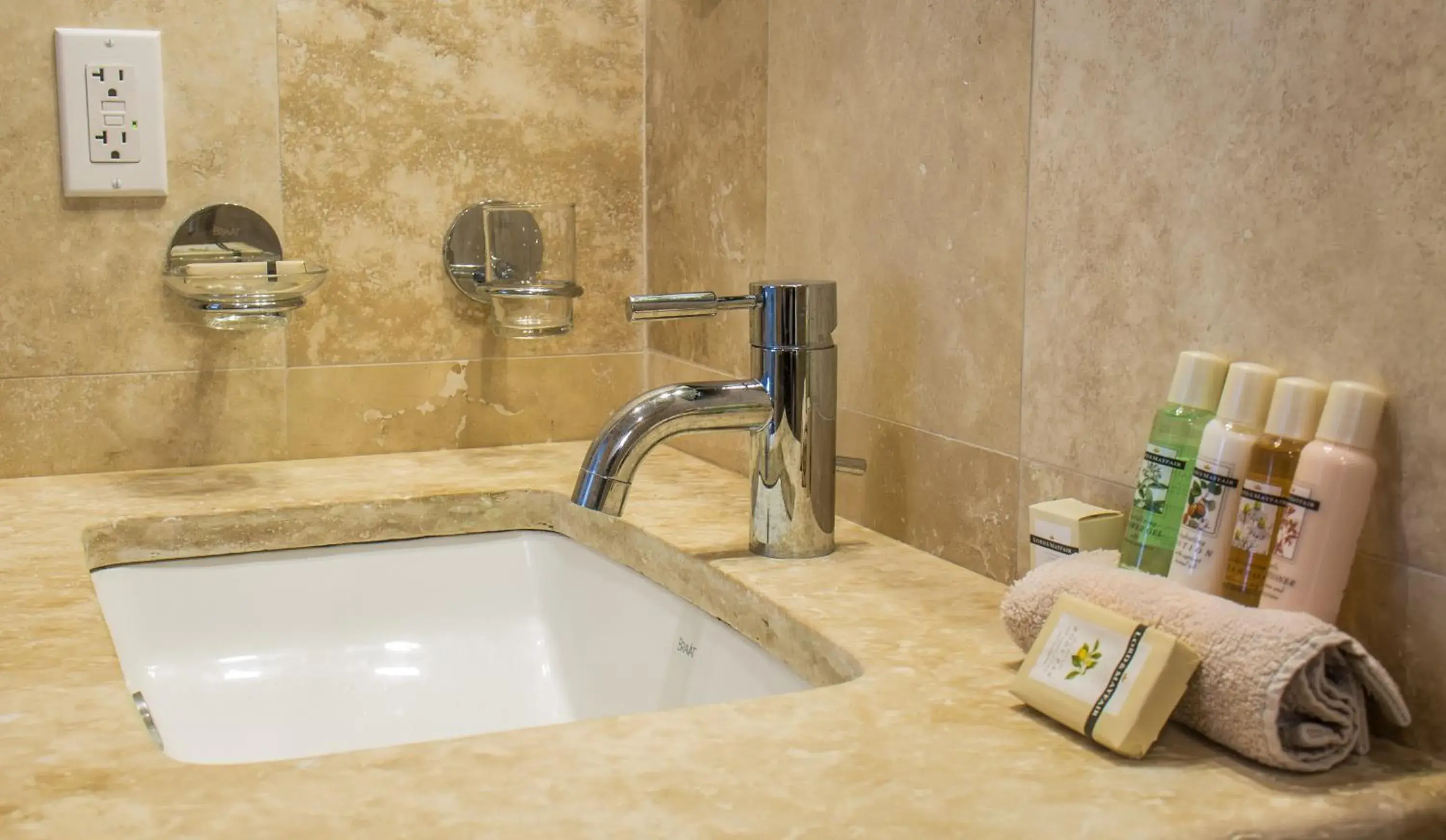 One-Bedroom Garden and Pool, First Floor in The Hamilton Beach Villas & Spa One-Bedroom Garden and Pool, First Floor in The Hamilton Beach Villas & Spa