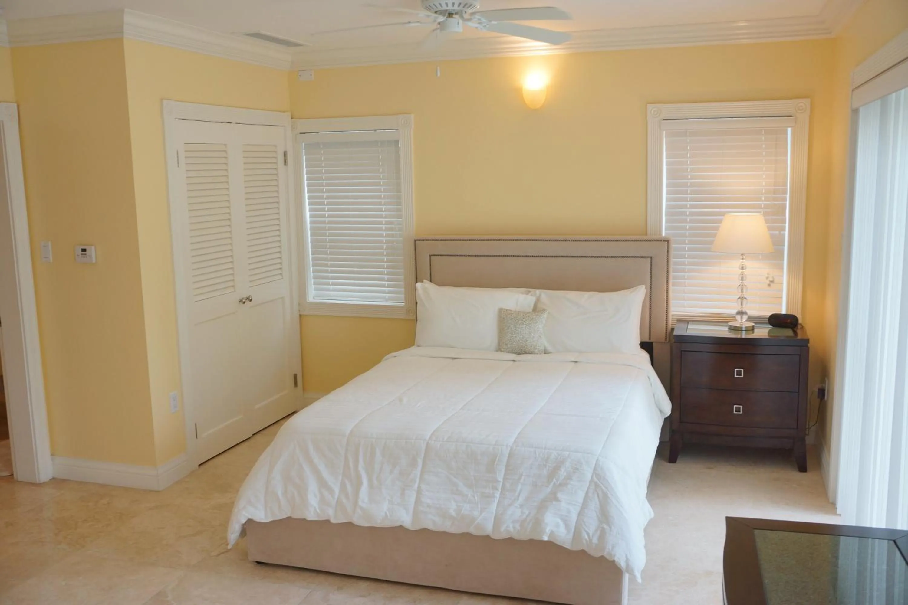 Bed in The Hamilton Beach Villas & Spa