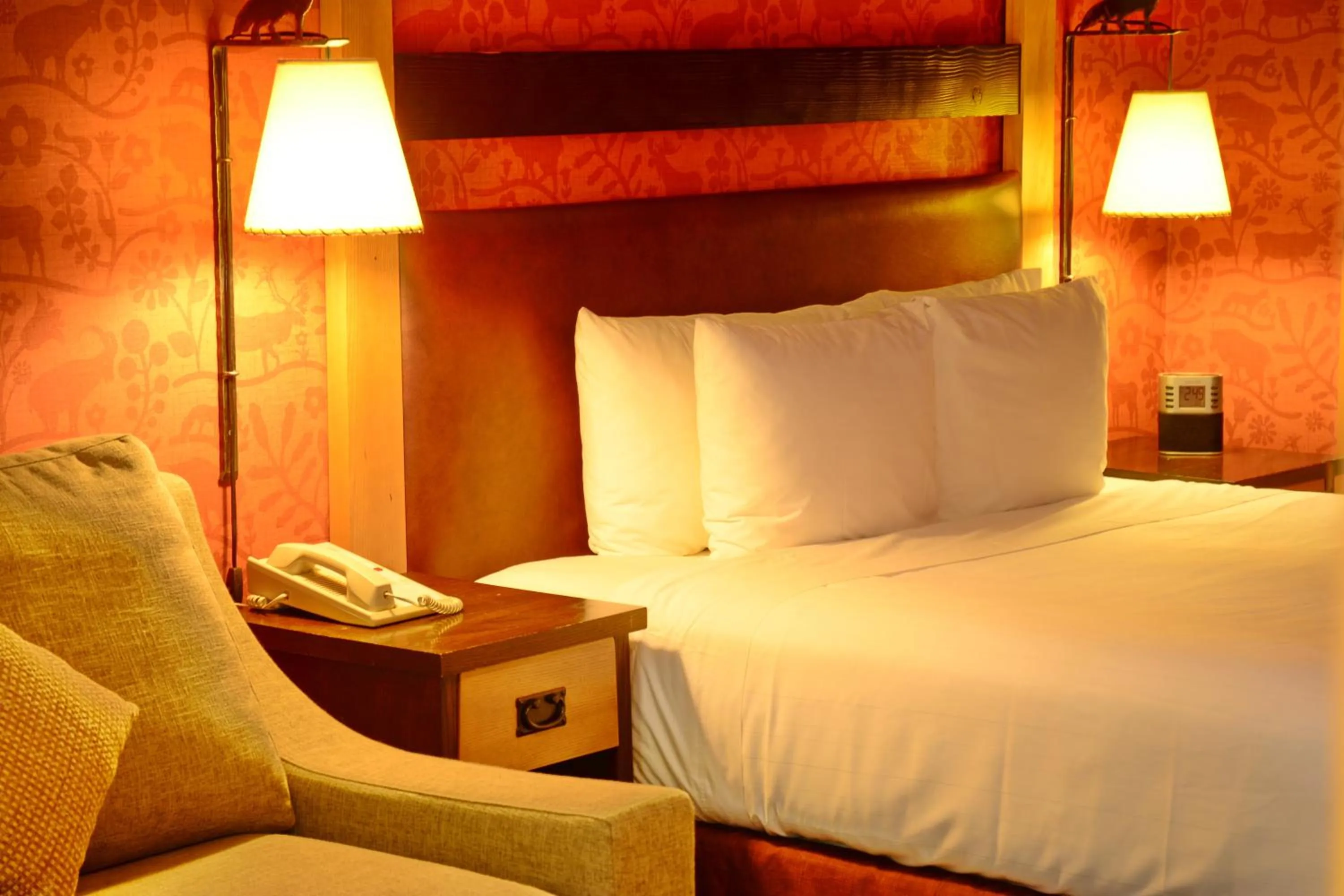 Bedroom, Bed in Fox Hotel and Suites