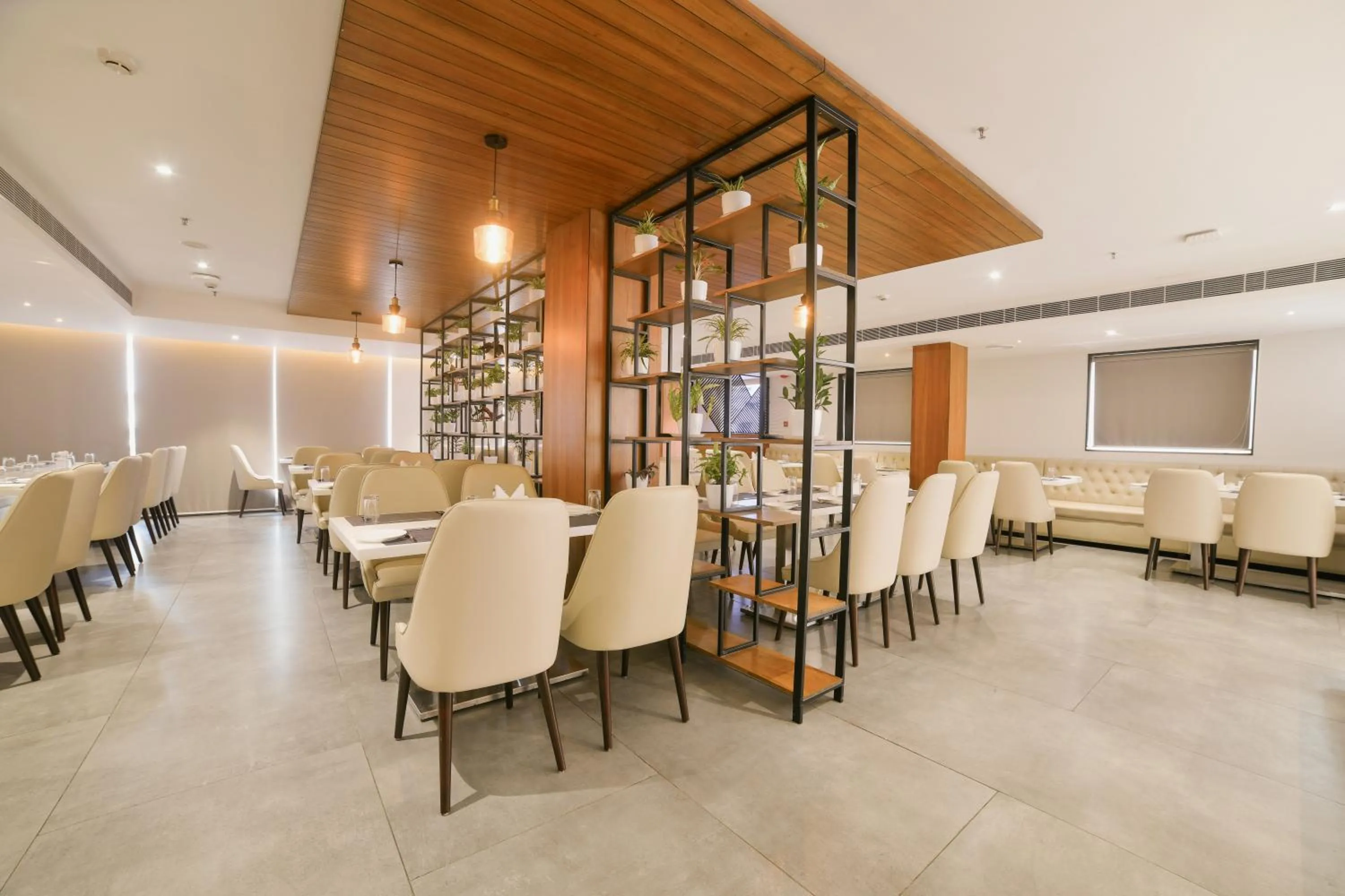 Restaurant/places to eat in Northway Hotel