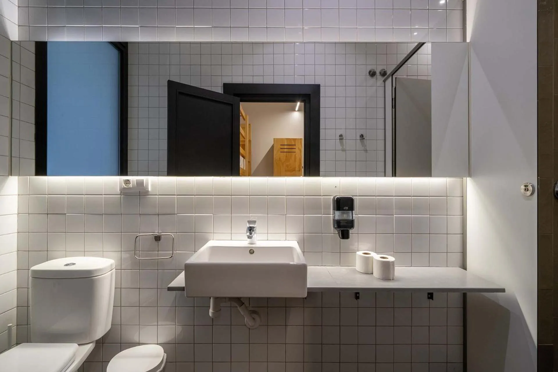 Bathroom in The Hat Madrid