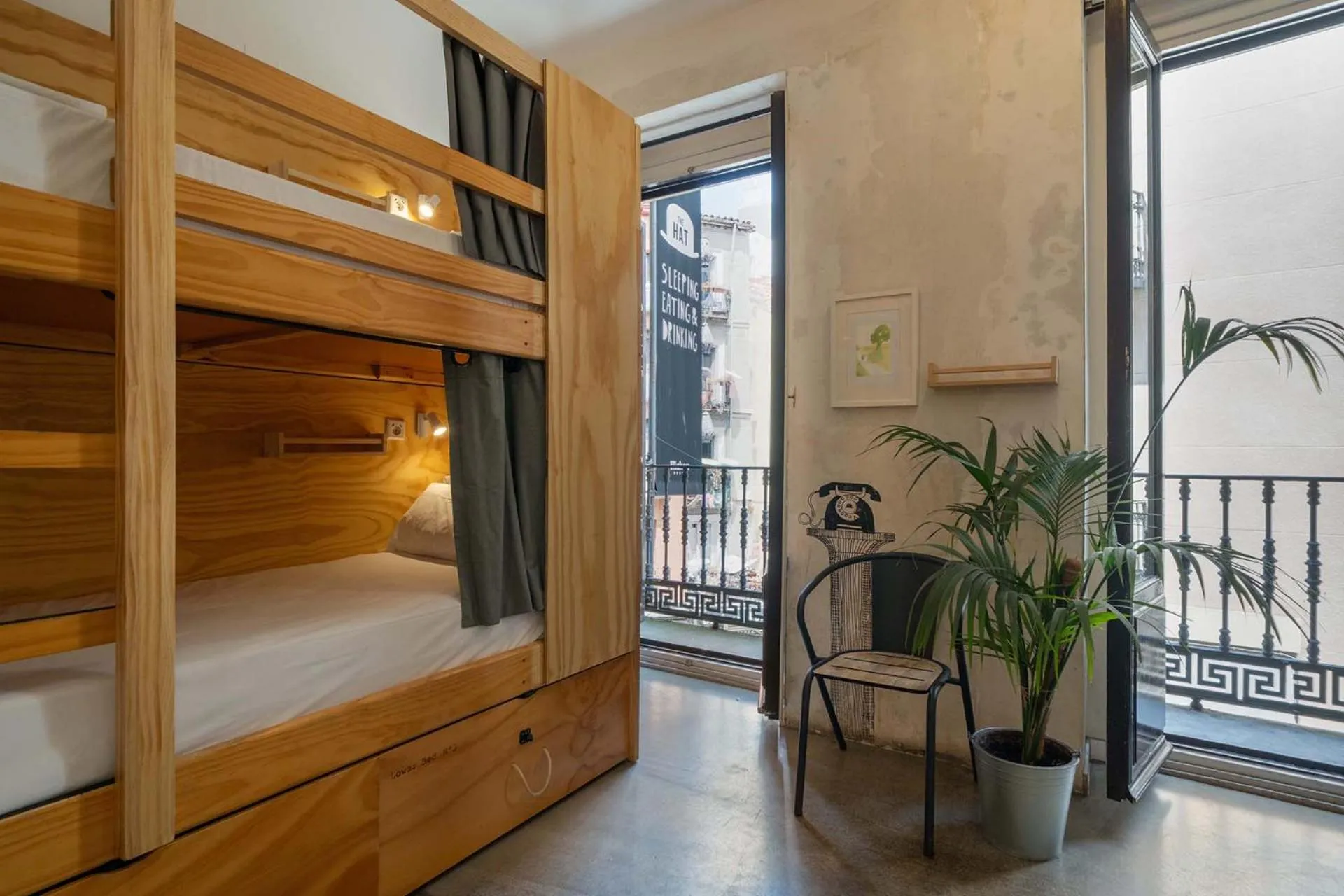 Bed in The Hat Madrid