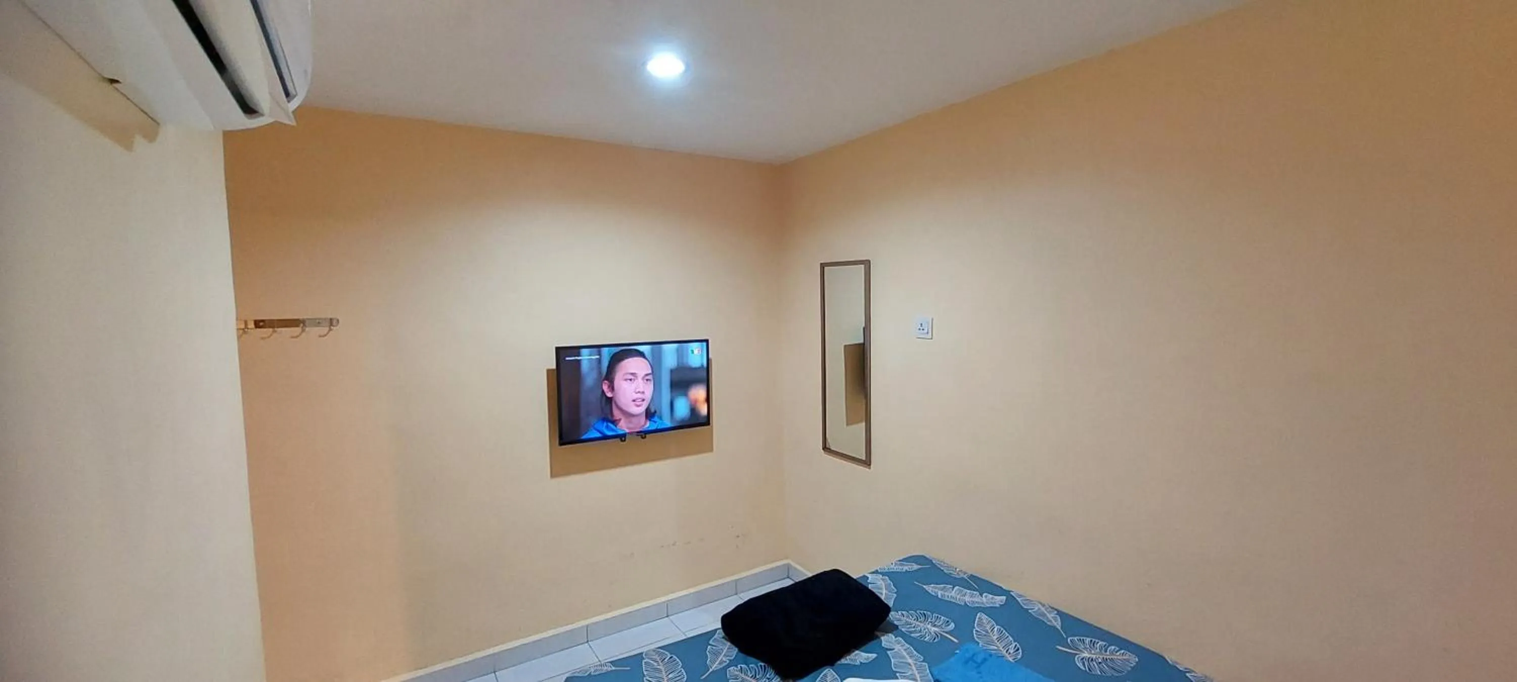 TV and multimedia, Bed in RELAX HOTEL